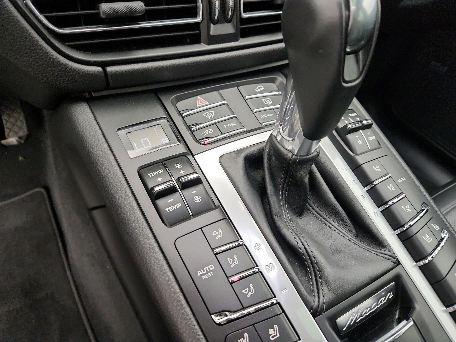 Thumbnail: 2020 Porsche Macan - 17