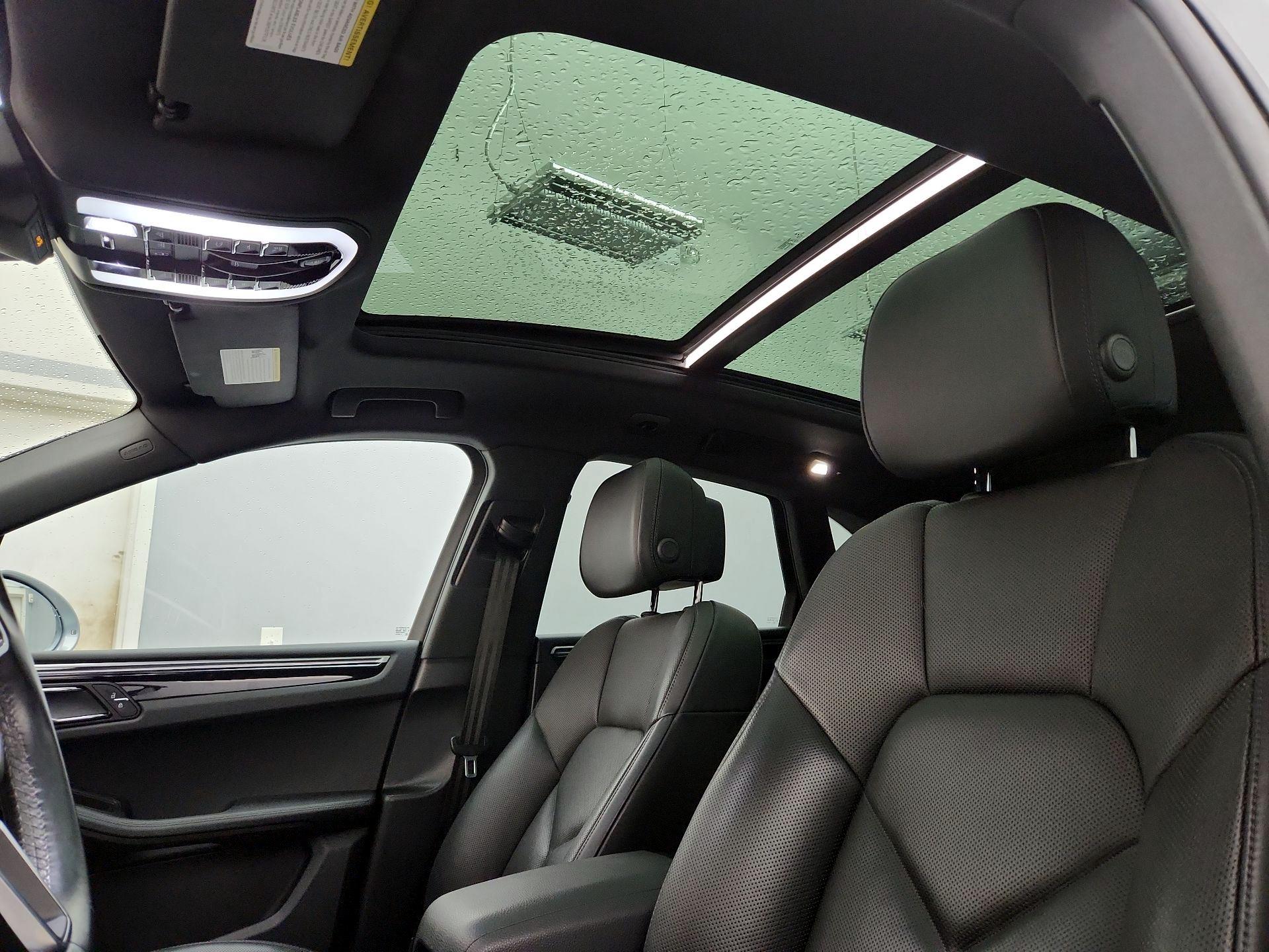 Thumbnail: 2020 Porsche Macan - 20