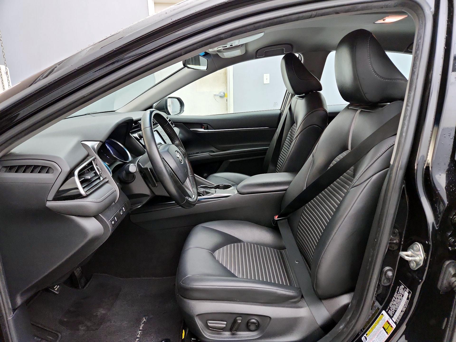Thumbnail: 2019 Toyota Camry - 11