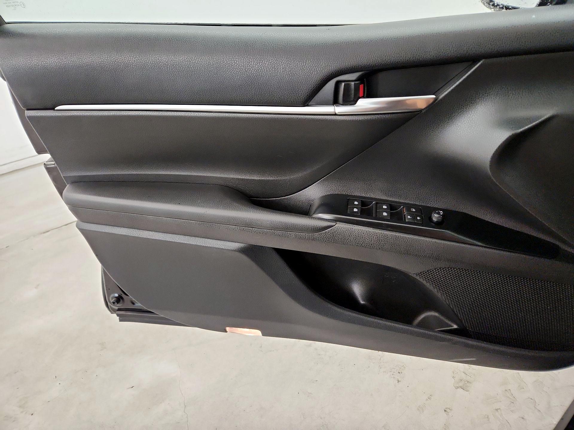 Thumbnail: 2019 Toyota Camry - 12