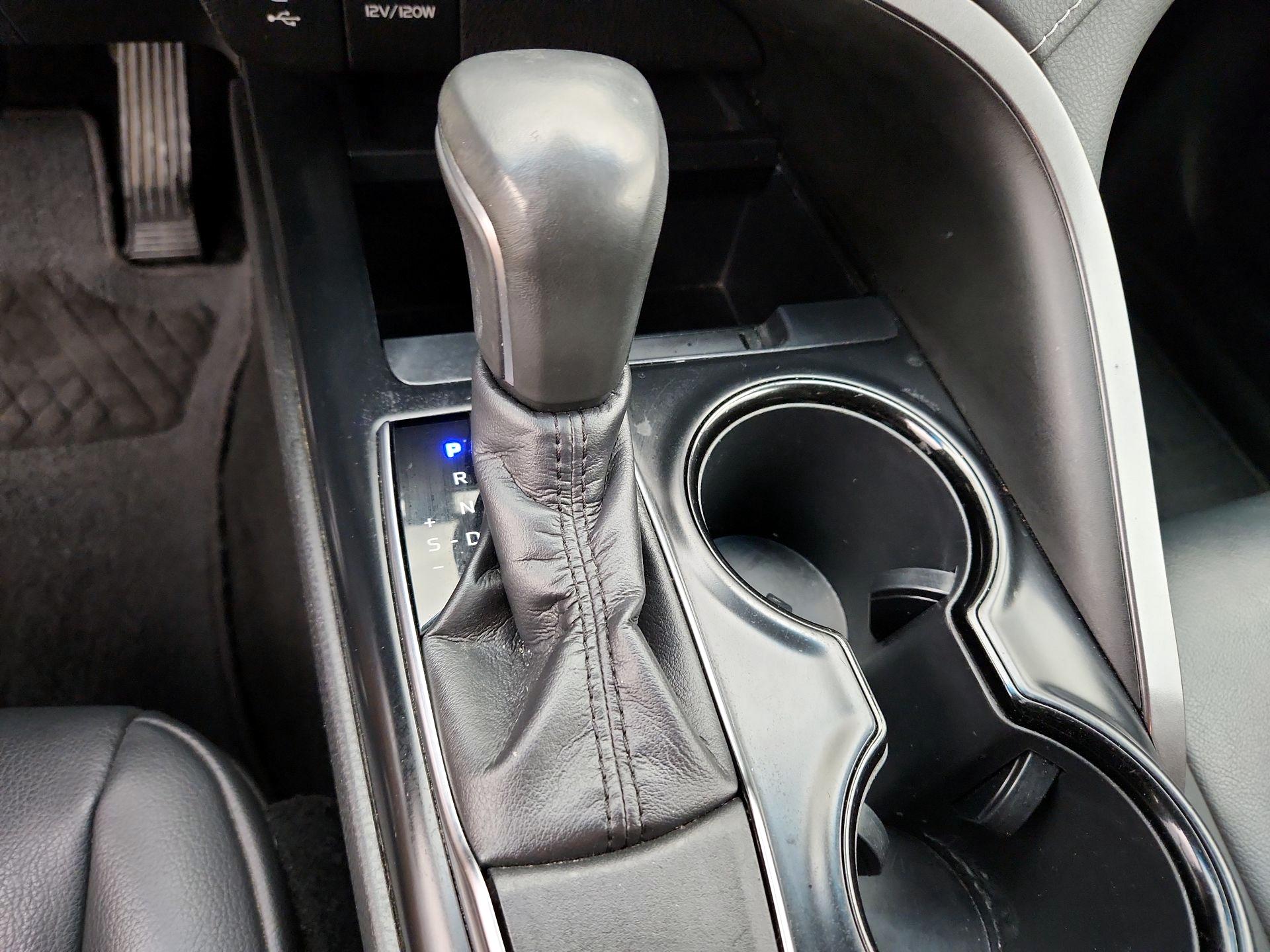 Thumbnail: 2019 Toyota Camry - 17