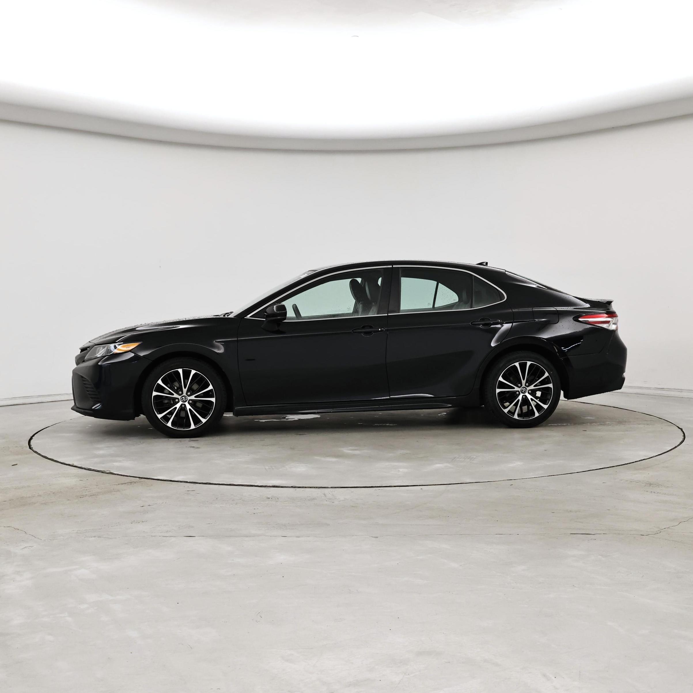 Thumbnail: 2019 Toyota Camry - 3