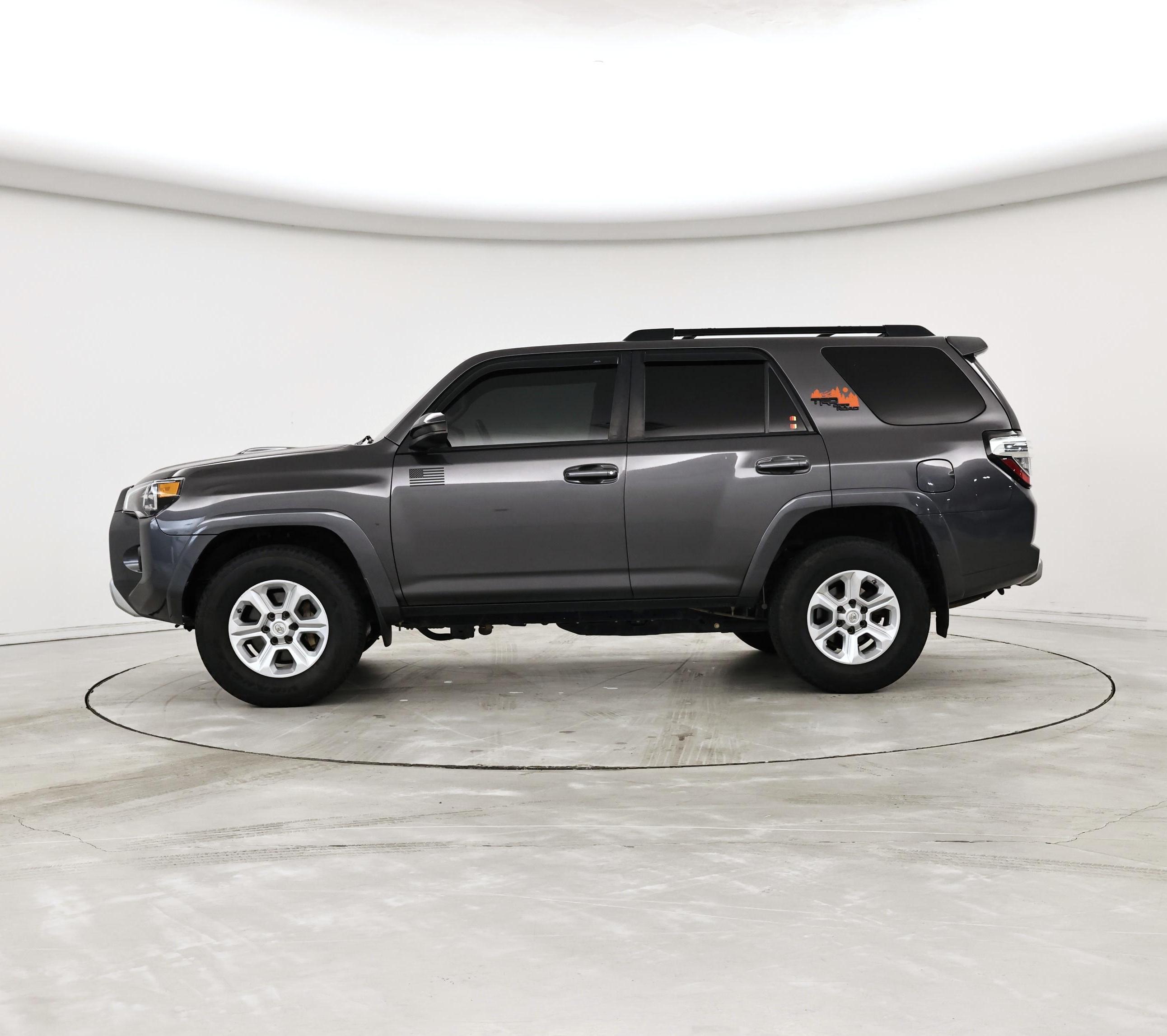 Thumbnail: 2019 Toyota 4Runner - 3