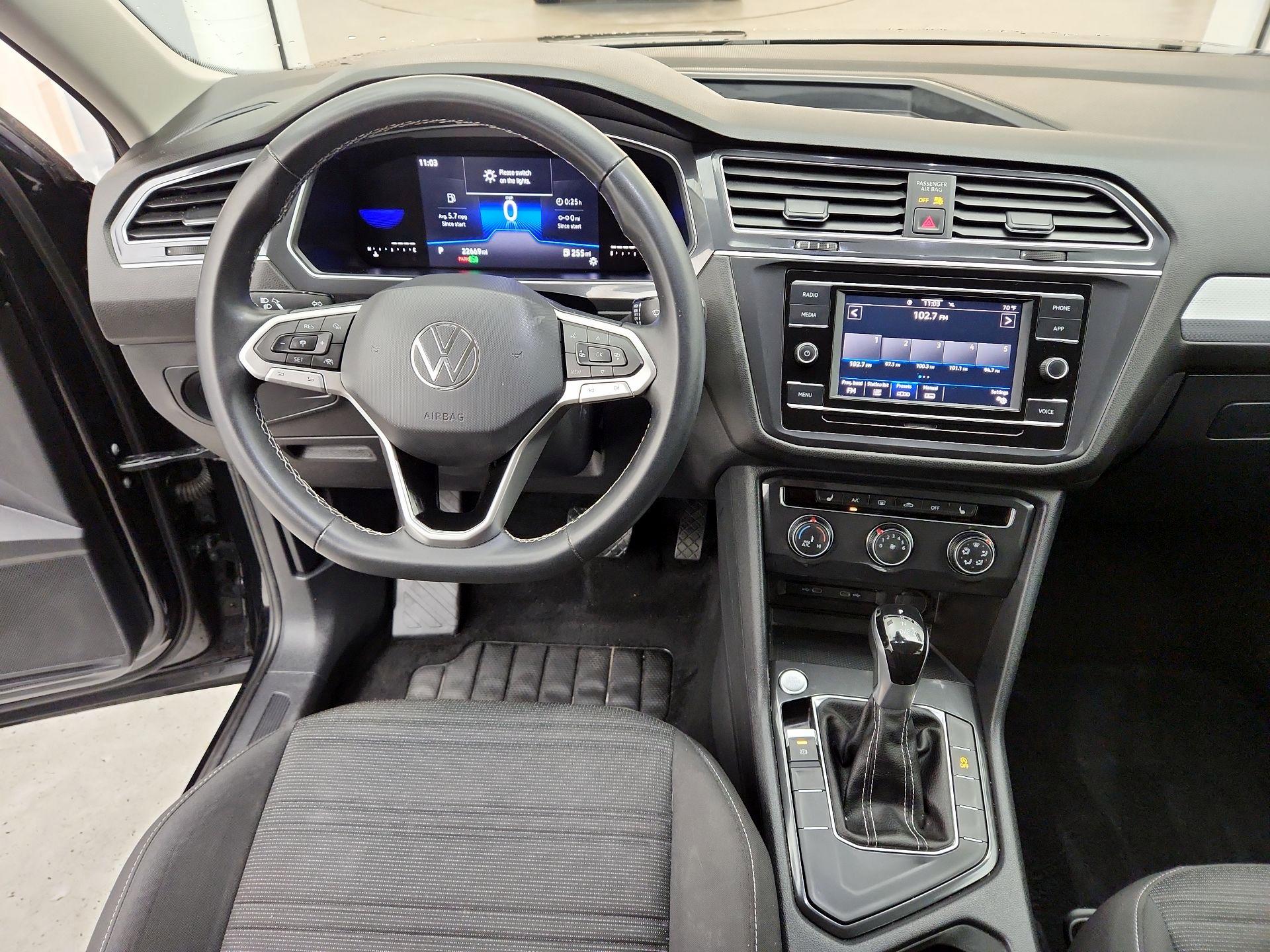 Thumbnail: 2022 Volkswagen Tiguan - 9