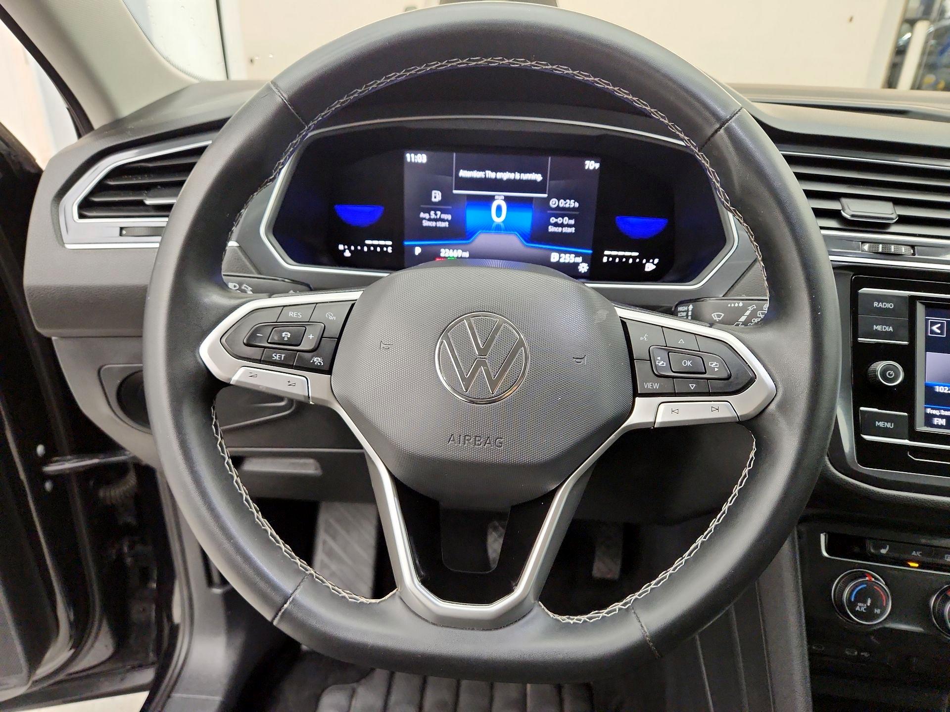 Thumbnail: 2022 Volkswagen Tiguan - 10