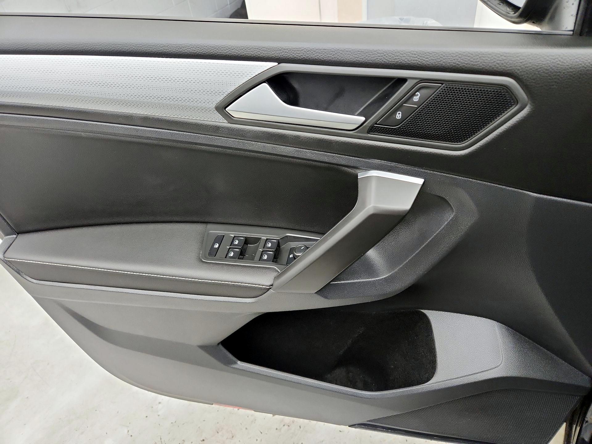 Thumbnail: 2022 Volkswagen Tiguan - 12