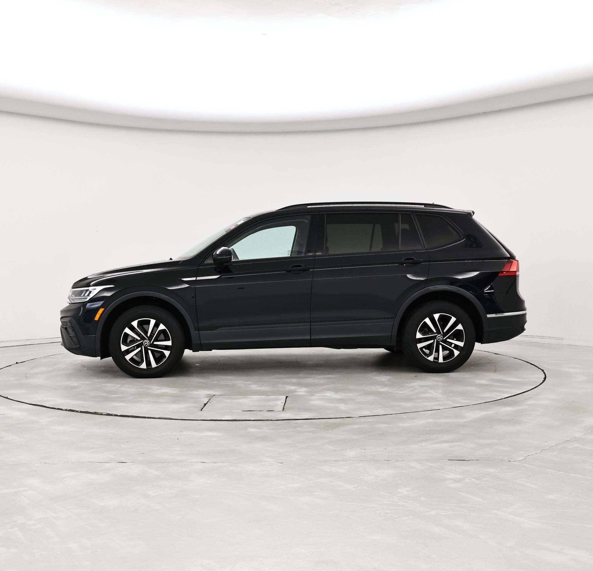 Thumbnail: 2022 Volkswagen Tiguan - 3