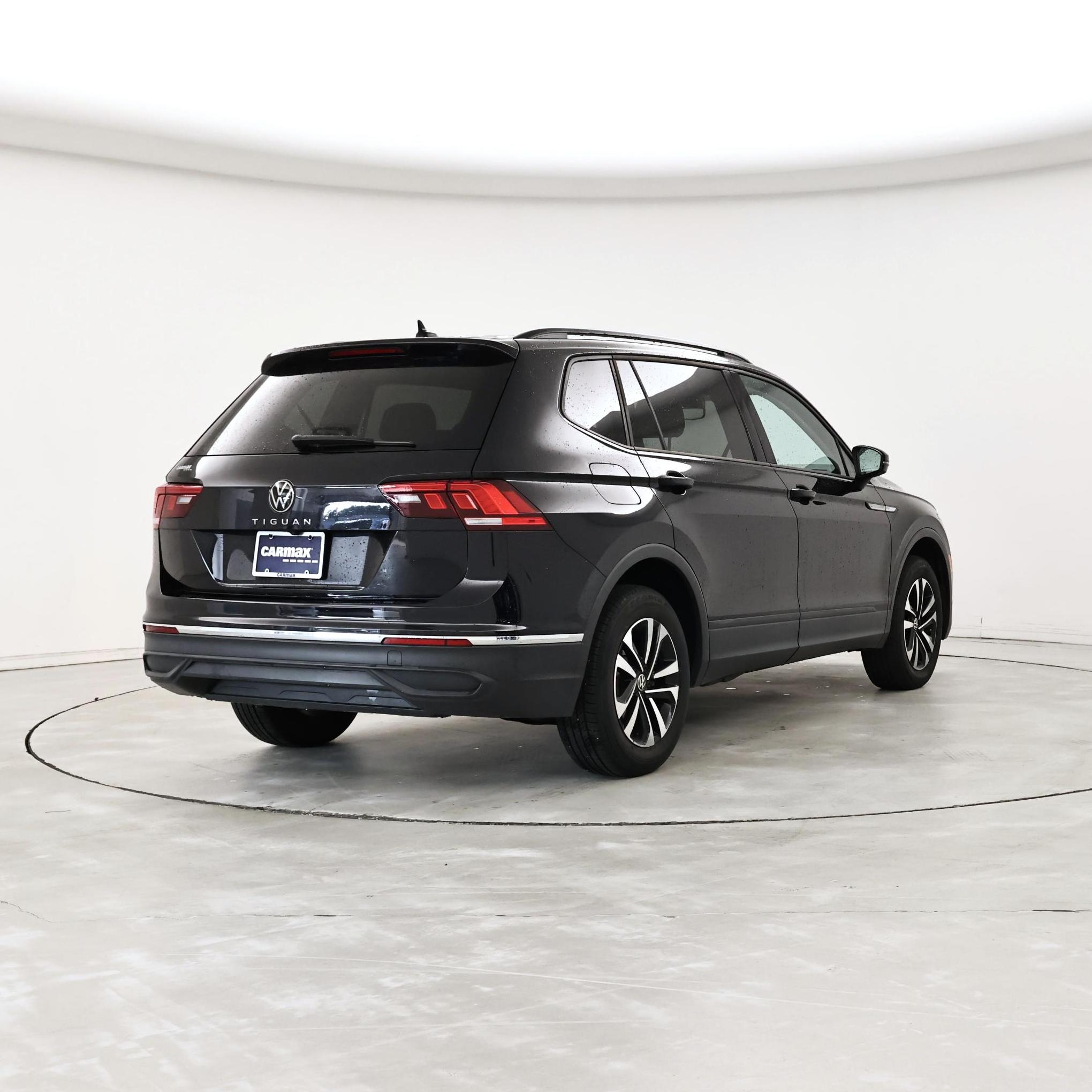 Thumbnail: 2022 Volkswagen Tiguan - 8