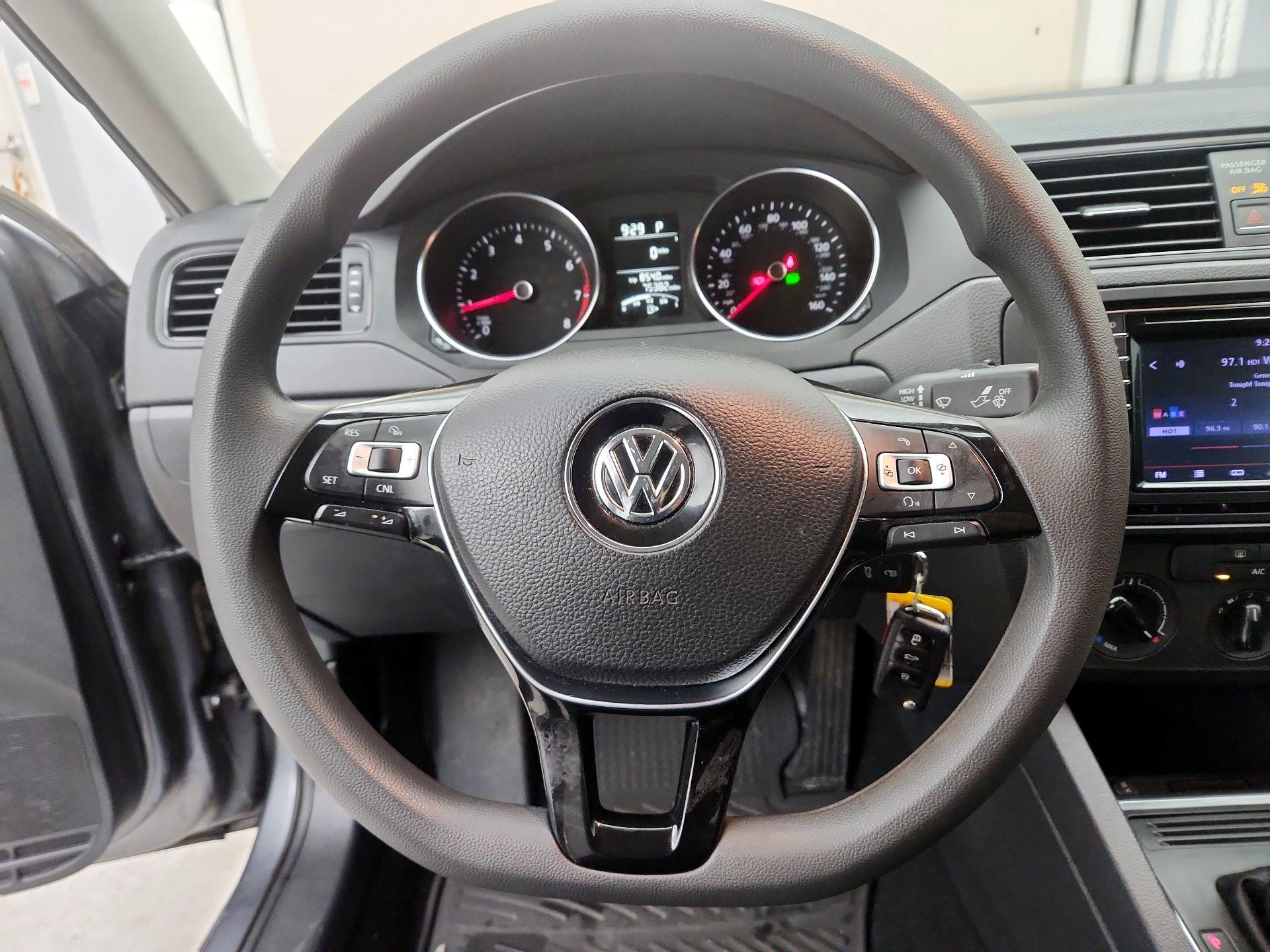 Thumbnail: 2016 Volkswagen Jetta - 10