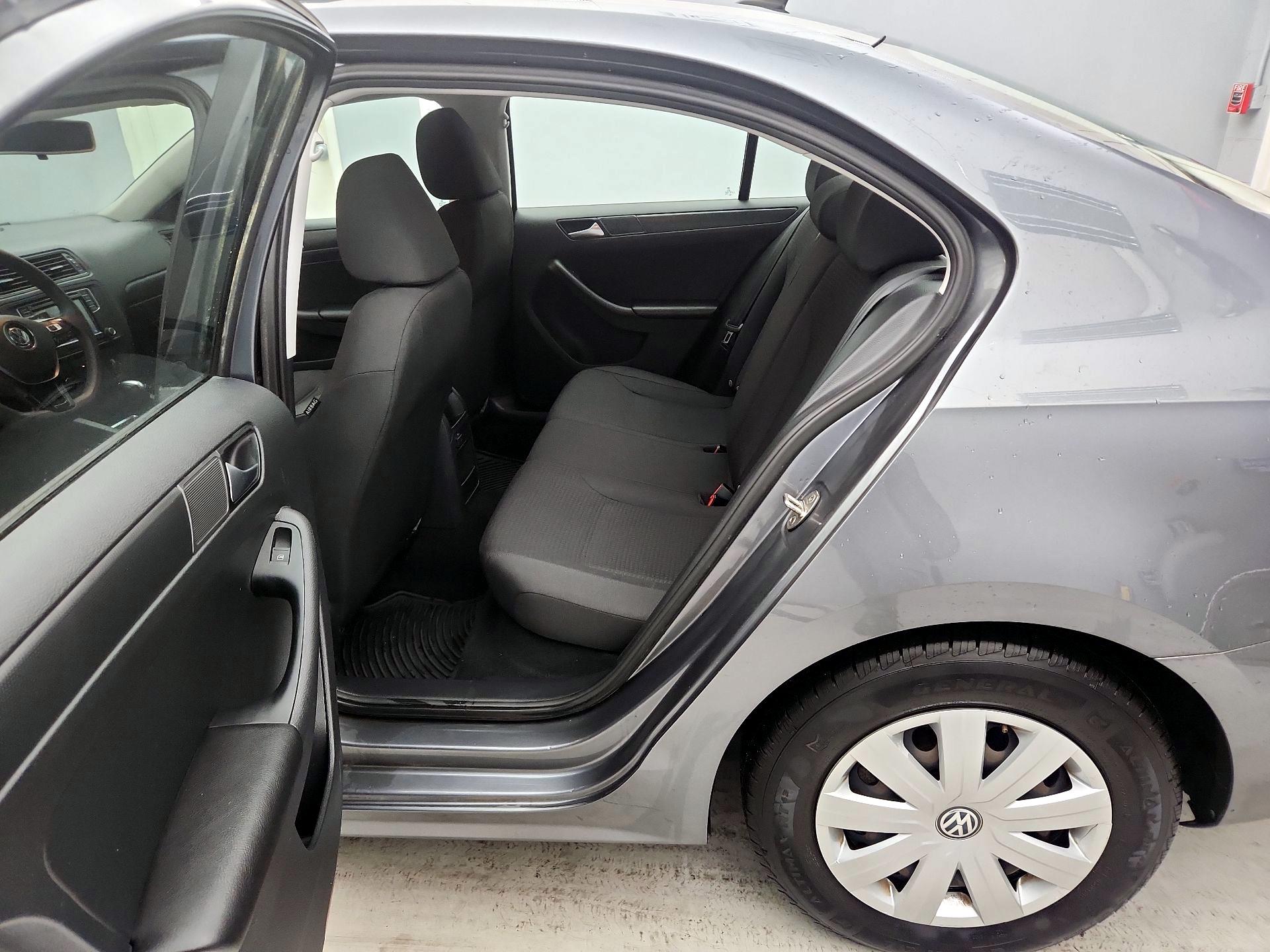 Thumbnail: 2016 Volkswagen Jetta - 19
