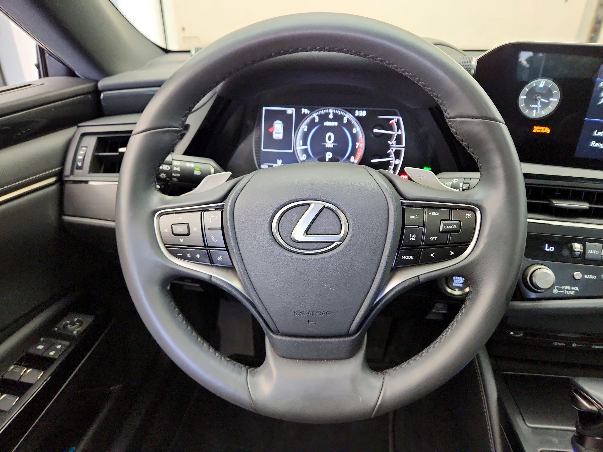 Thumbnail: 2022 Lexus ES - 10