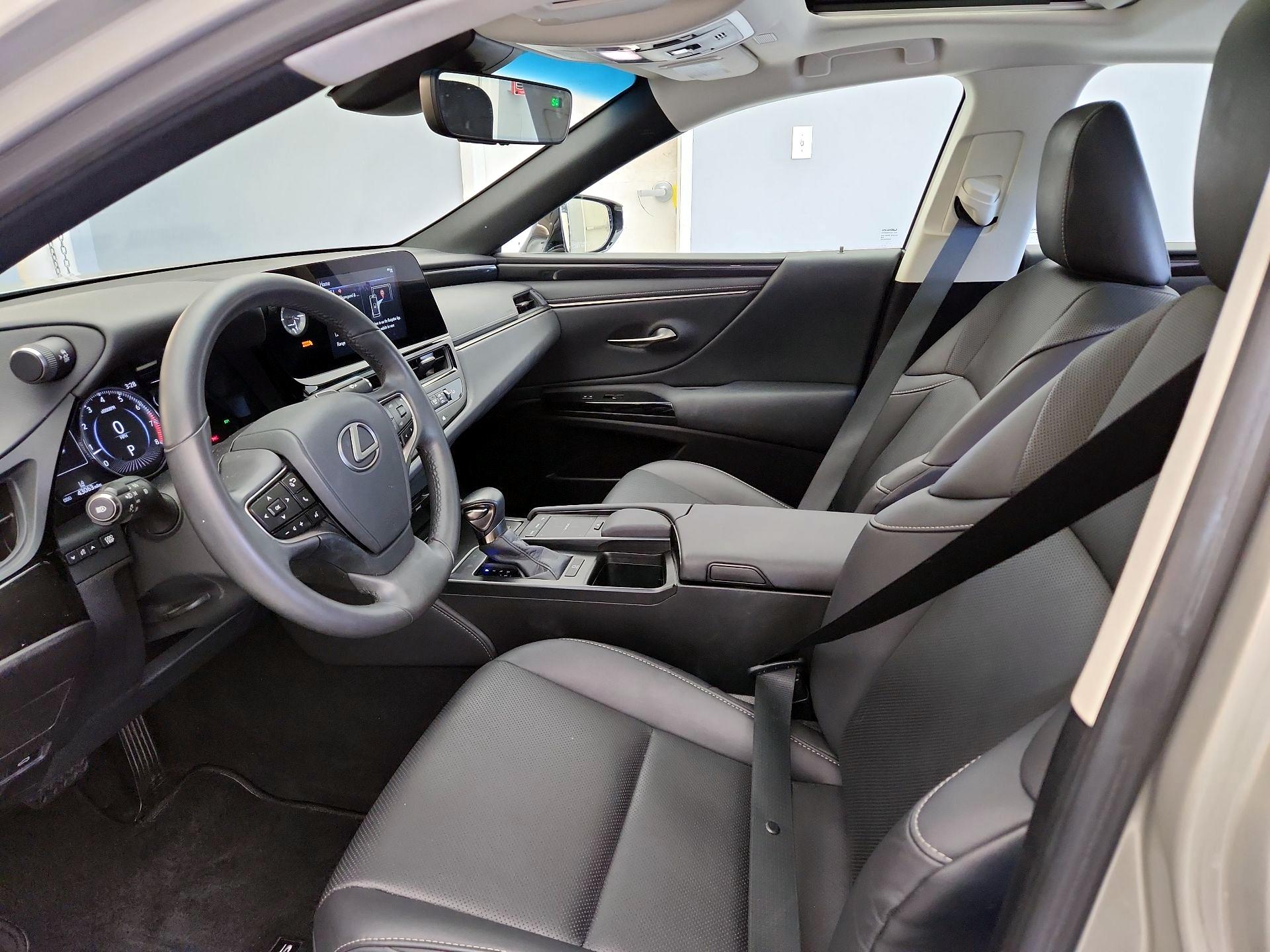 Thumbnail: 2022 Lexus ES - 11