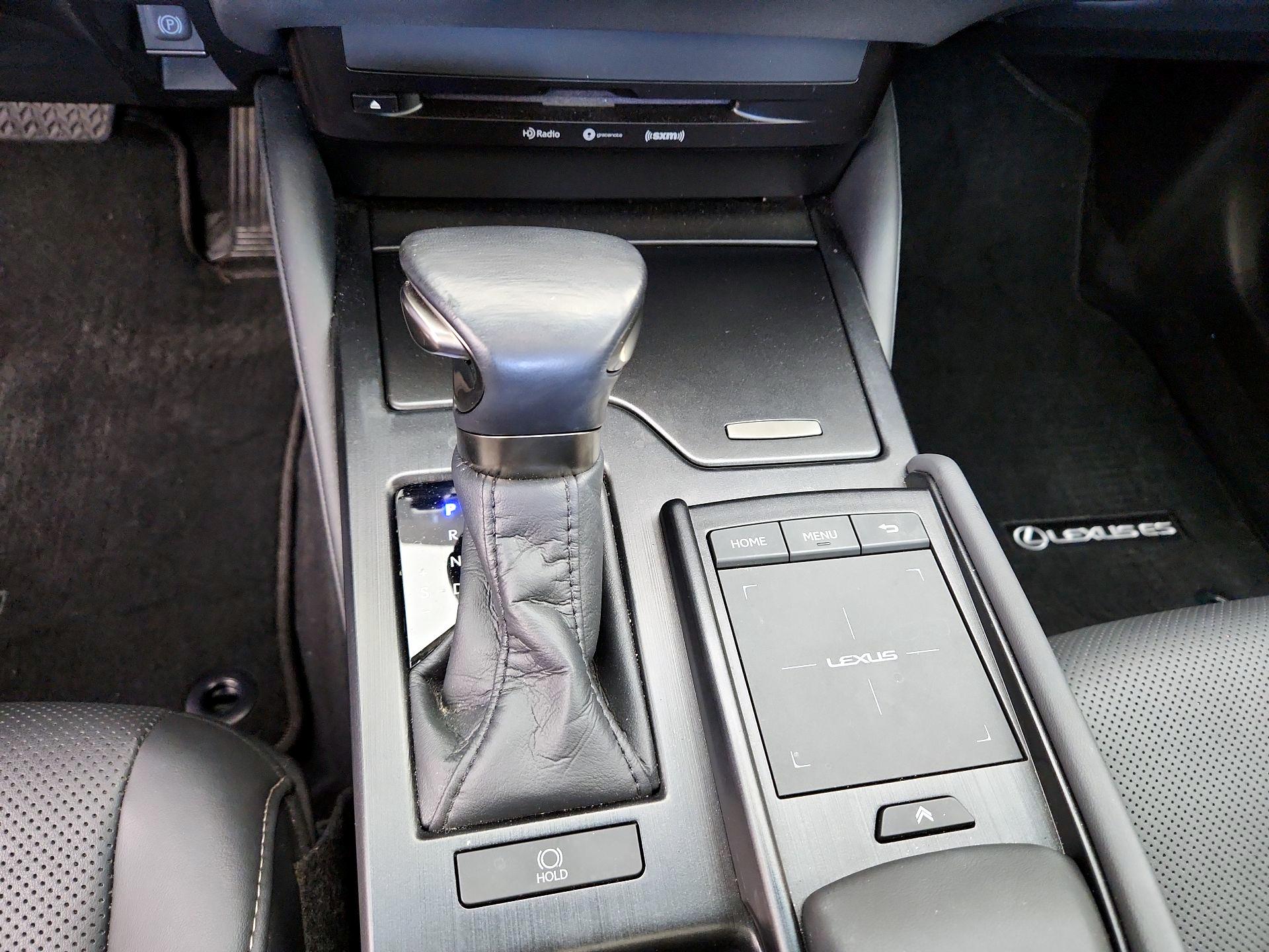 Thumbnail: 2022 Lexus ES - 17
