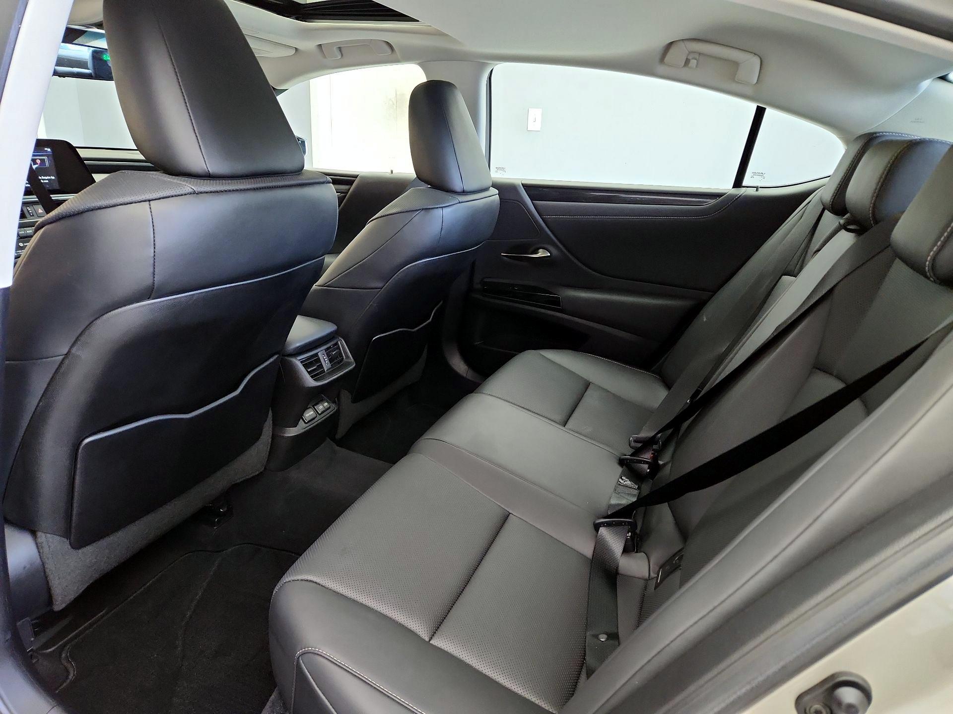 Thumbnail: 2022 Lexus ES - 20