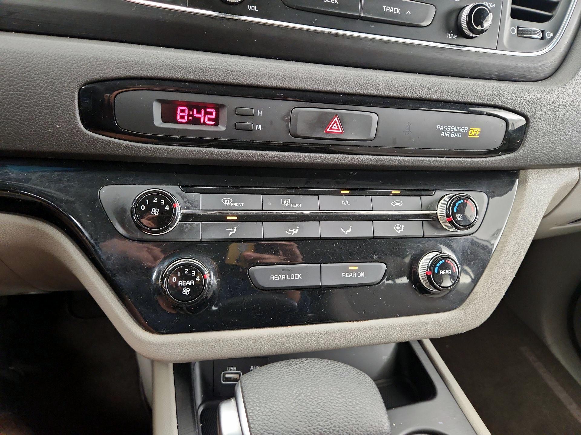 Thumbnail: 2018 Kia Sedona - 16