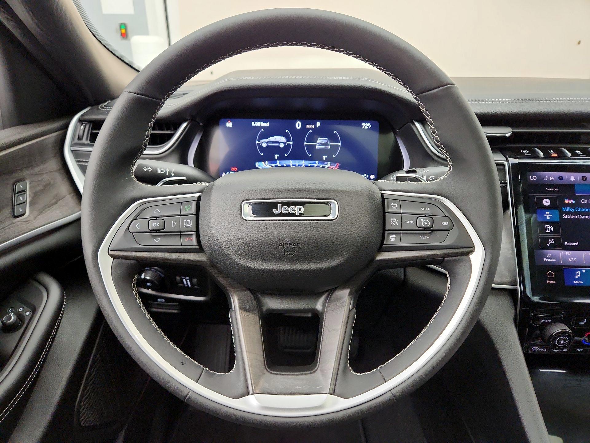 Thumbnail: 2024 Jeep Grand Cherokee - 10