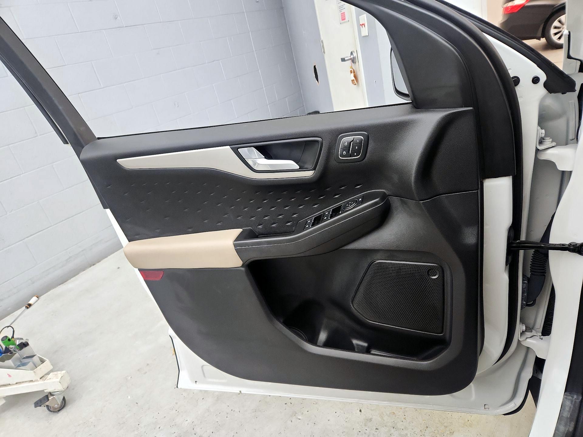 Thumbnail: 2020 Ford Escape - 12