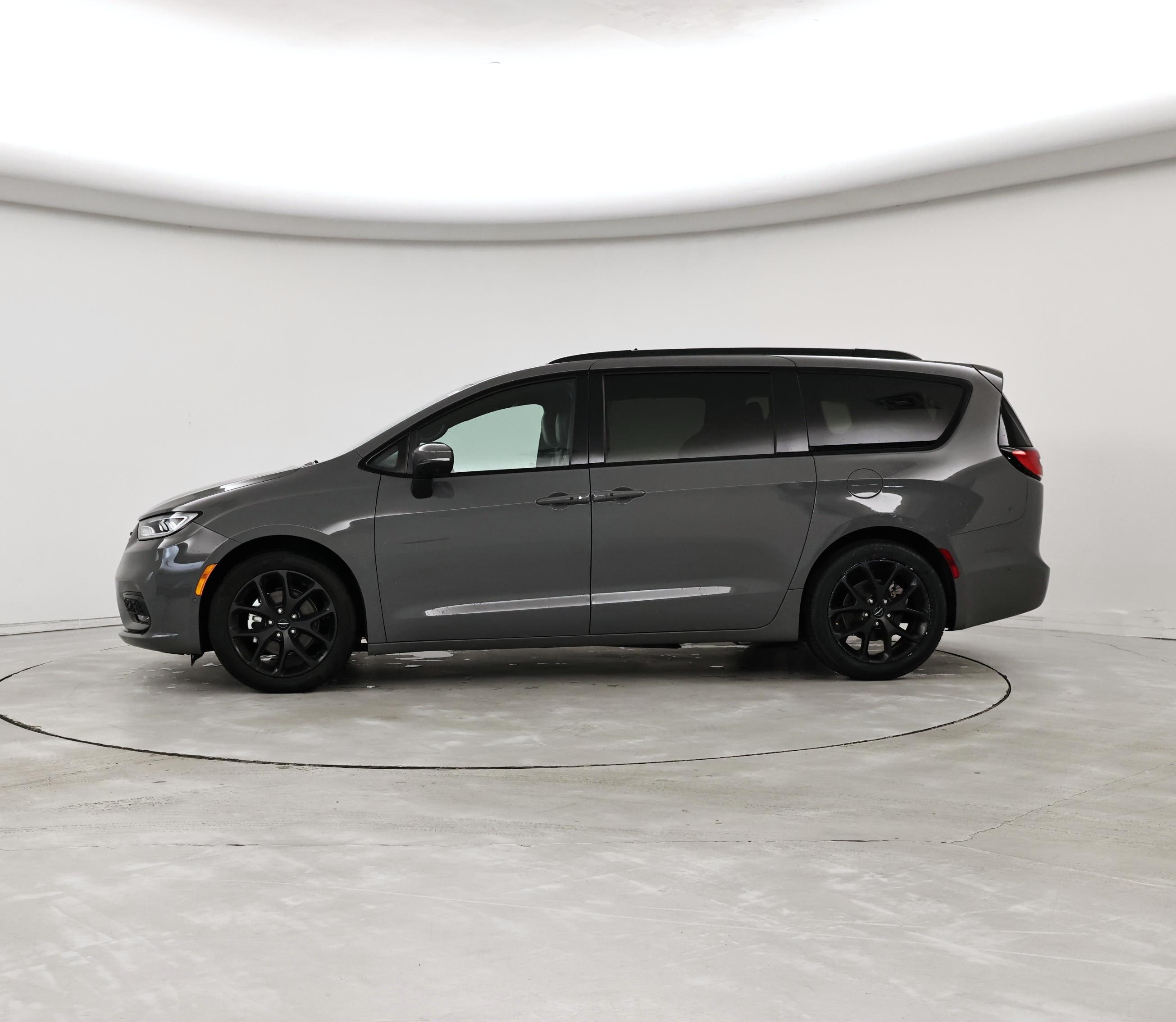 Thumbnail: 2023 Chrysler Pacifica - 3