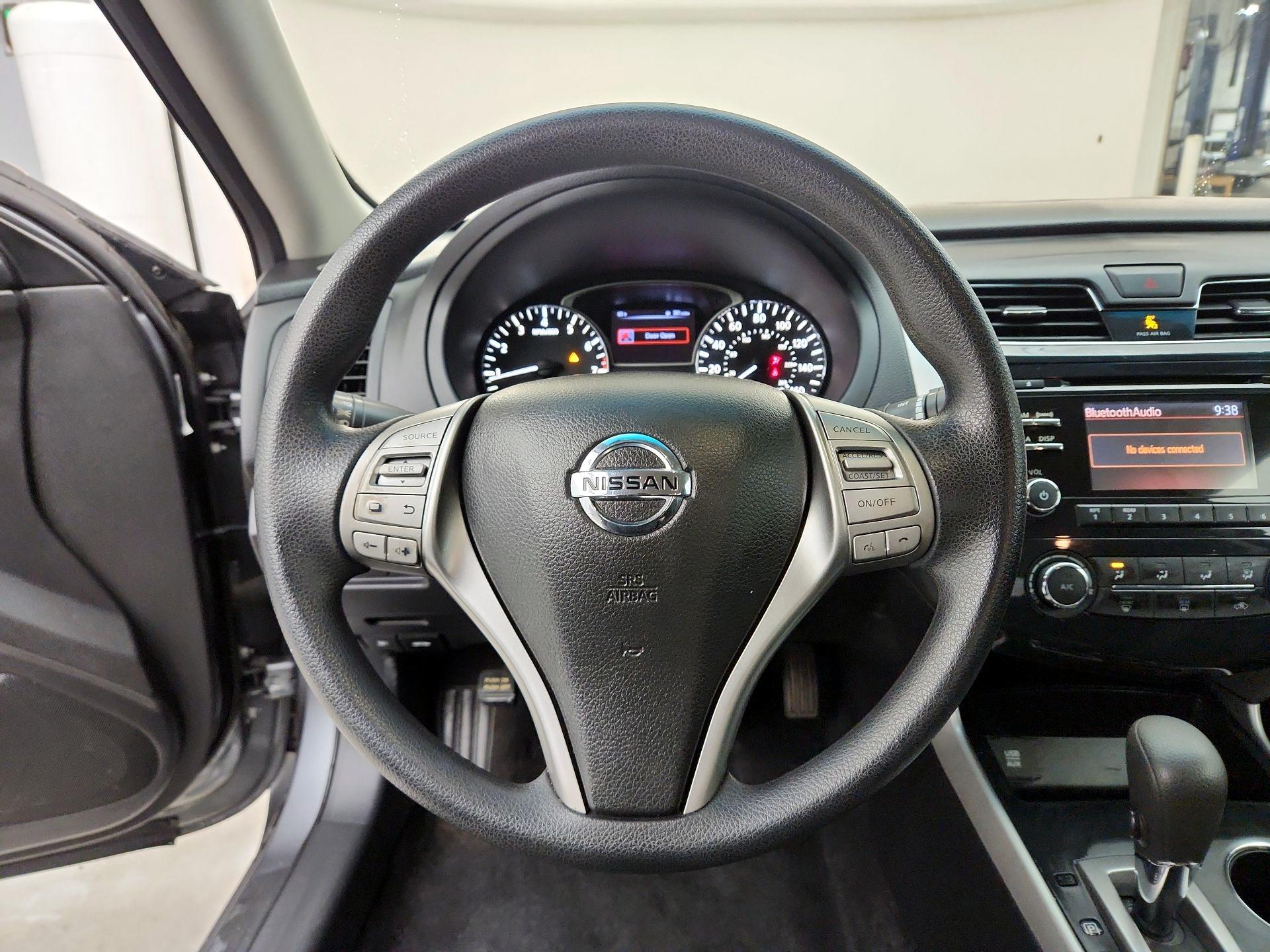 Thumbnail: 2015 Nissan Altima - 10