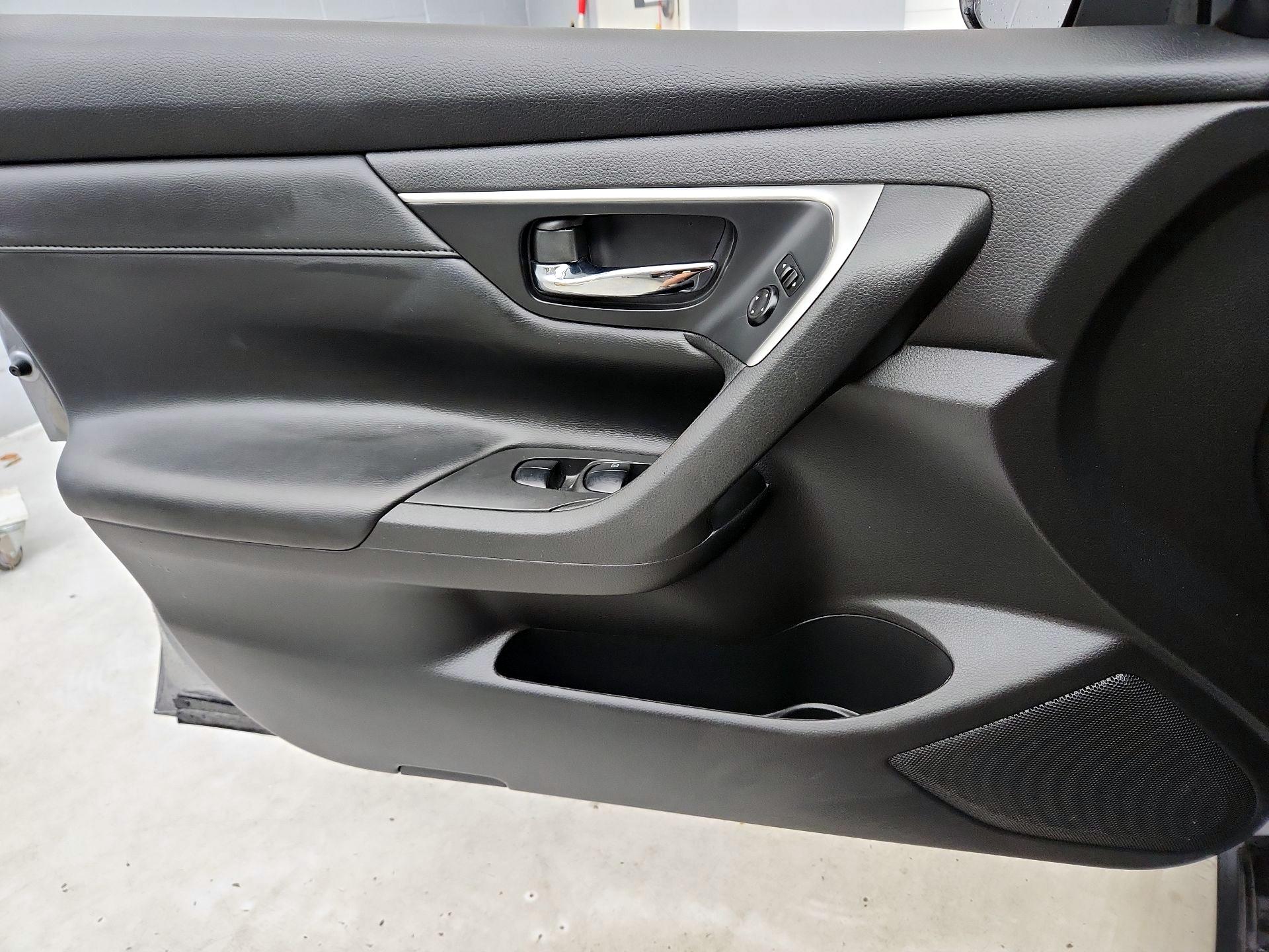 Thumbnail: 2015 Nissan Altima - 12