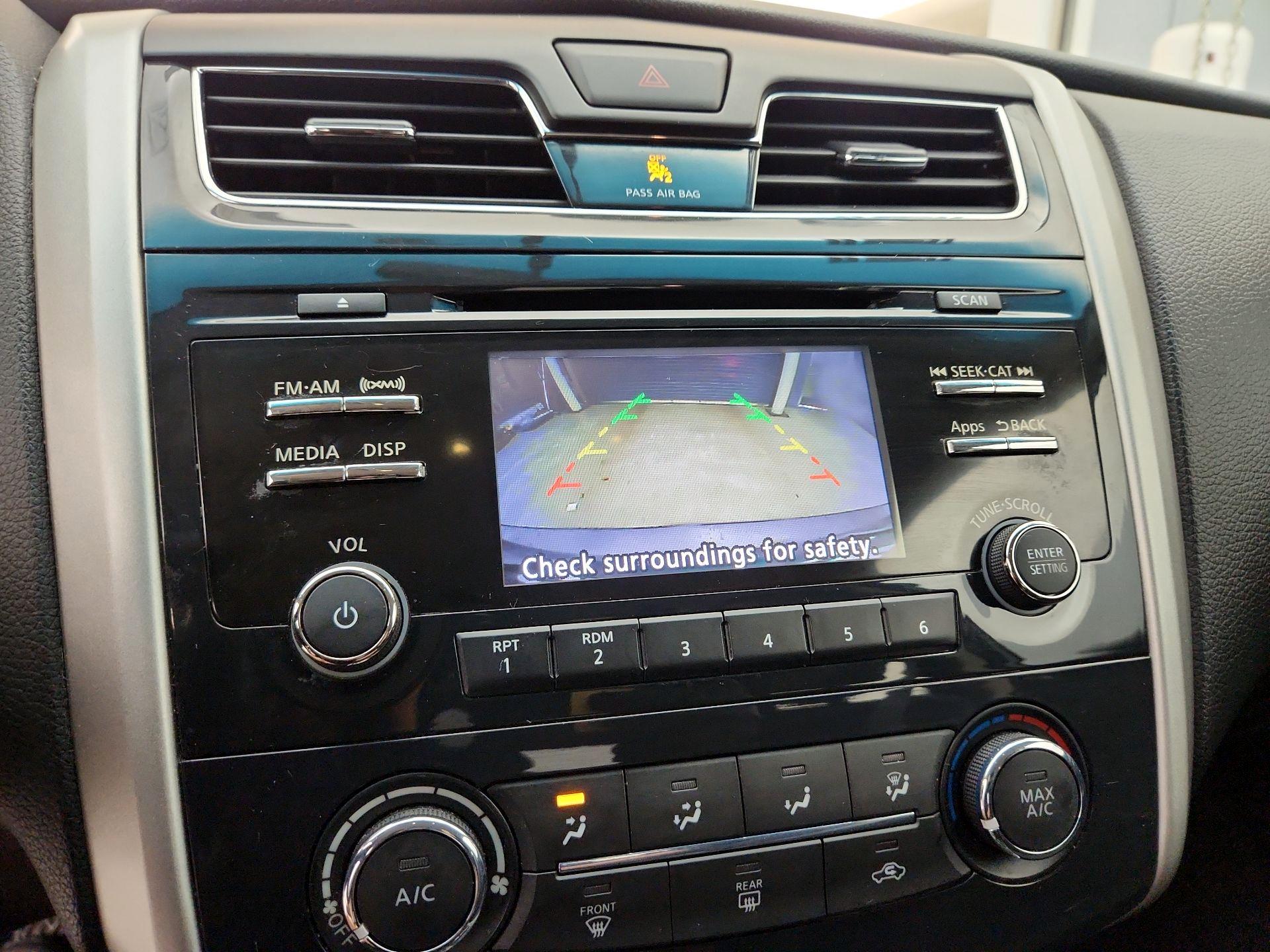 Thumbnail: 2015 Nissan Altima - 14