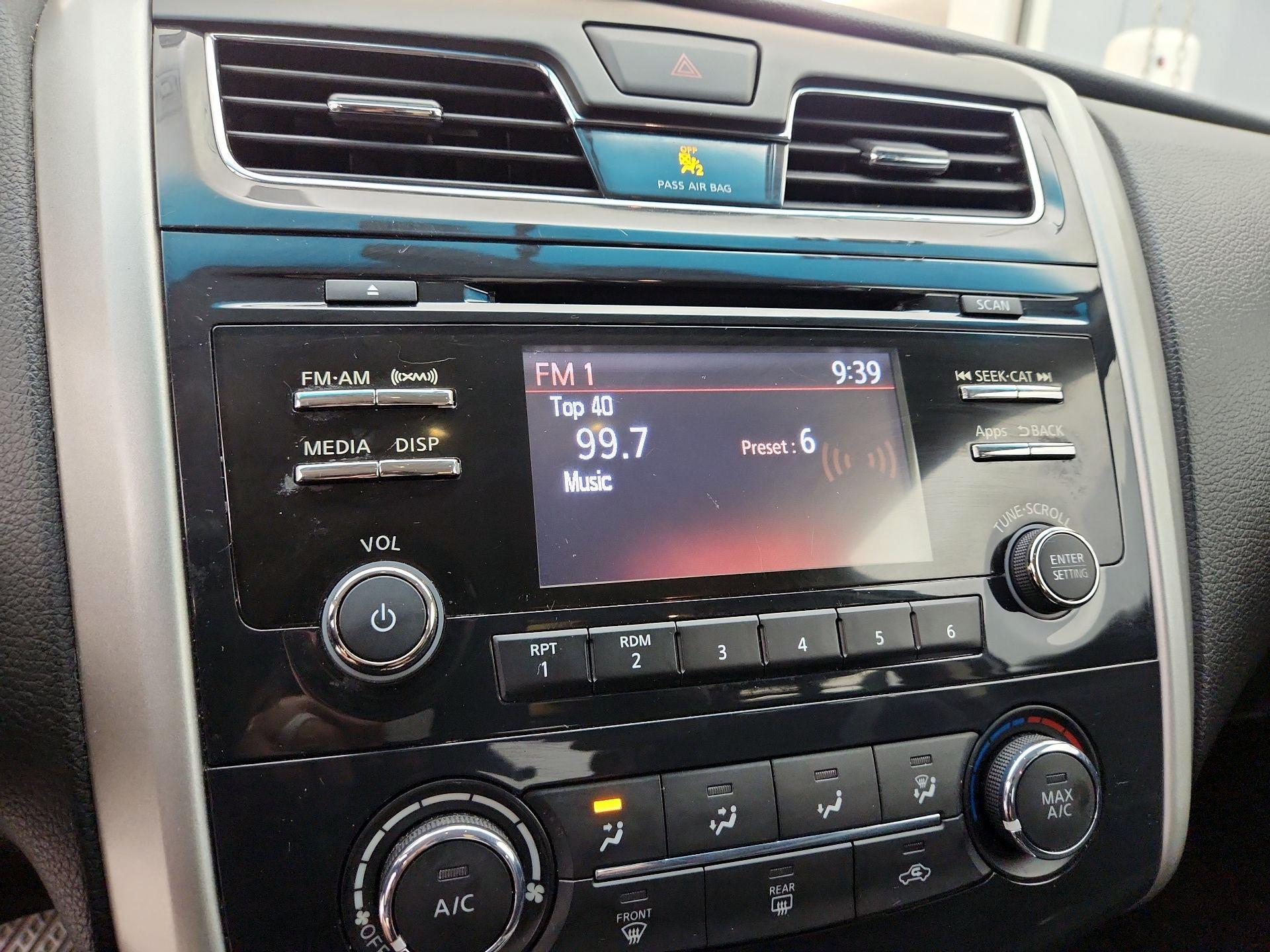 Thumbnail: 2015 Nissan Altima - 15