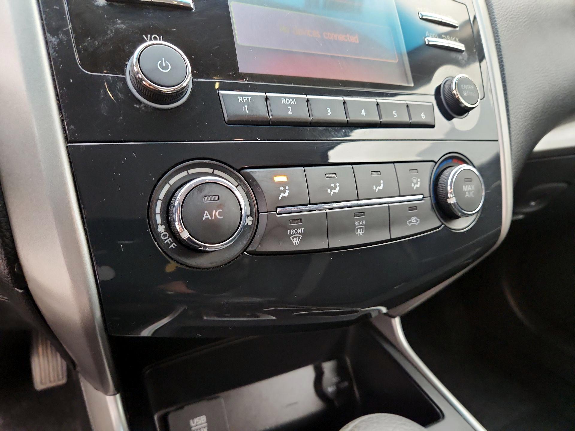 Thumbnail: 2015 Nissan Altima - 16