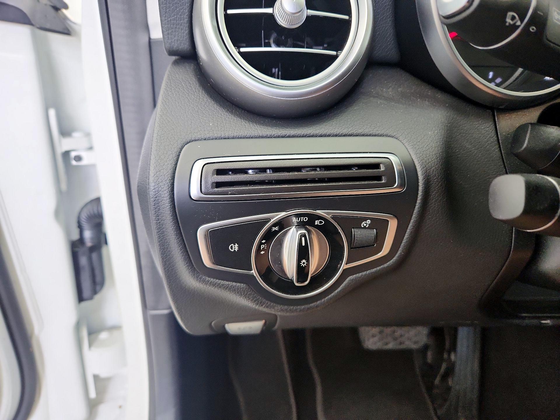 Thumbnail: 2016 Mercedes-Benz C-Class - 13