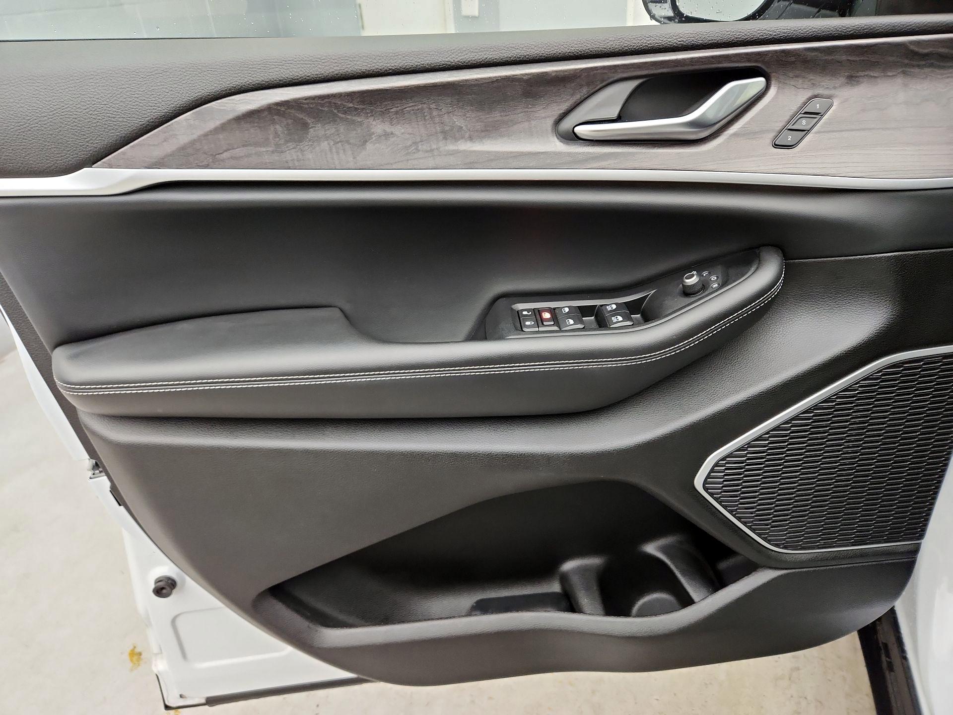 Thumbnail: 2022 Jeep Grand Cherokee - 12