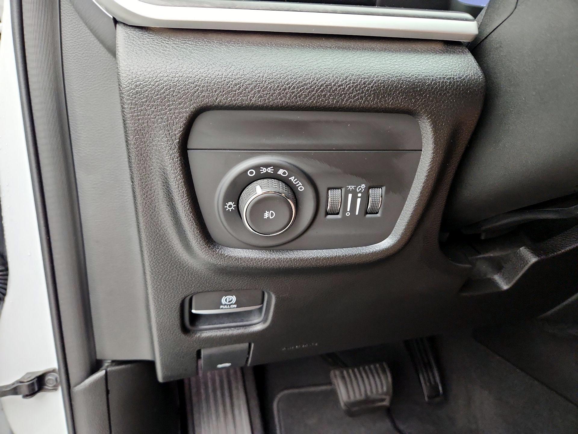 Thumbnail: 2022 Jeep Grand Cherokee - 13