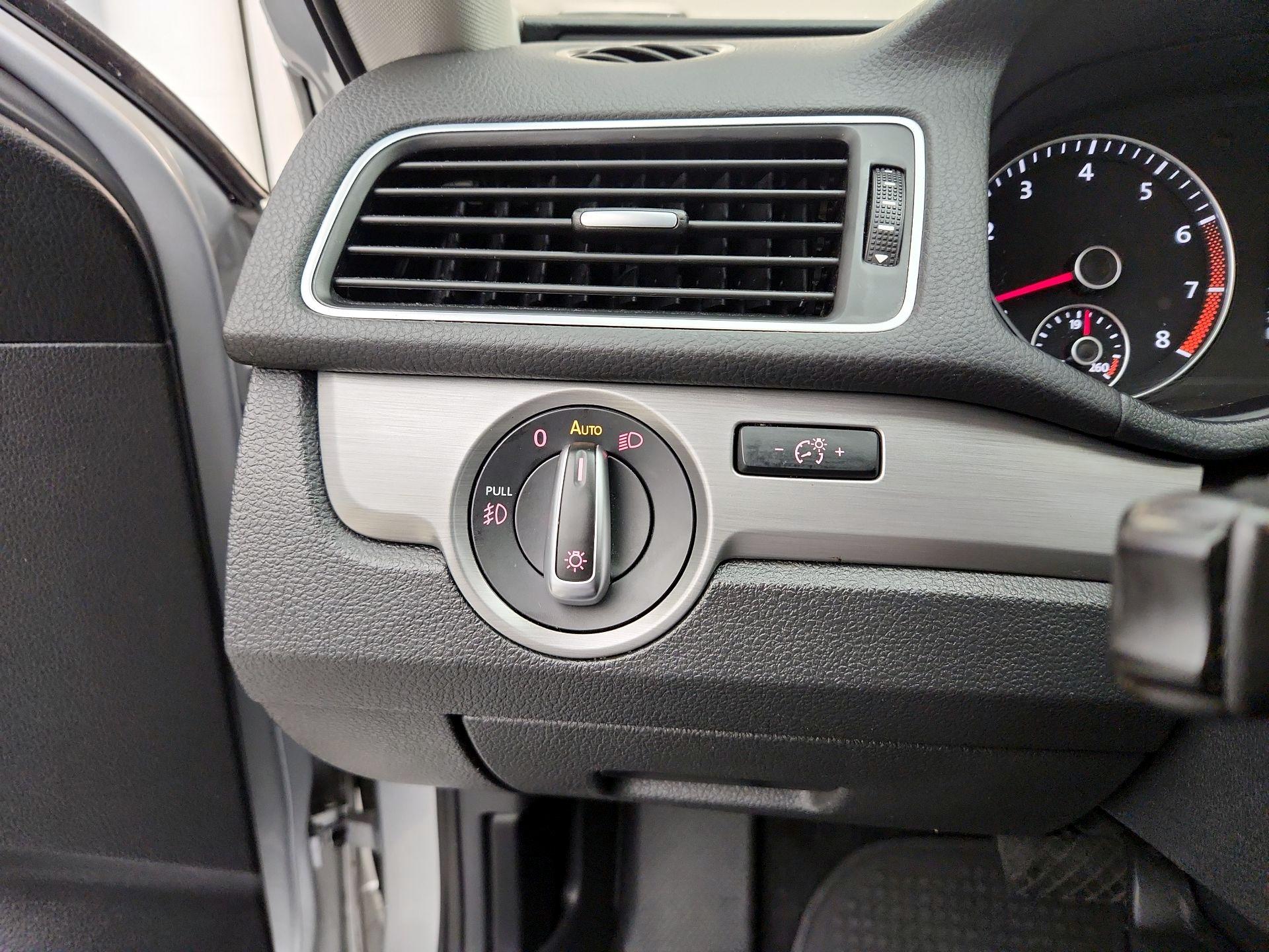 Thumbnail: 2015 Volkswagen Passat - 13