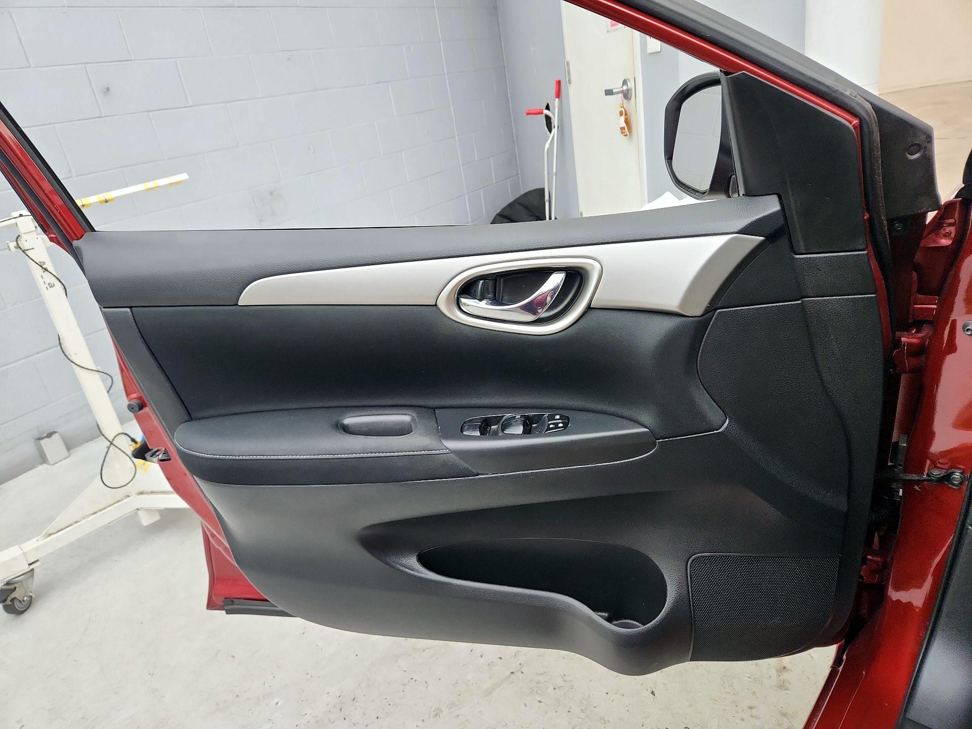 Thumbnail: 2015 Nissan Sentra - 12