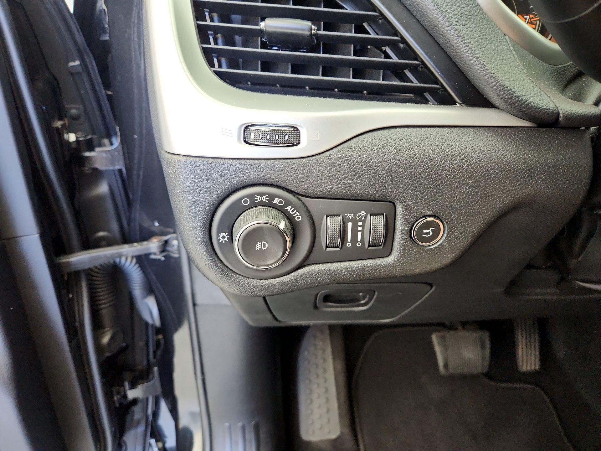 Thumbnail: 2014 Jeep Cherokee - 13