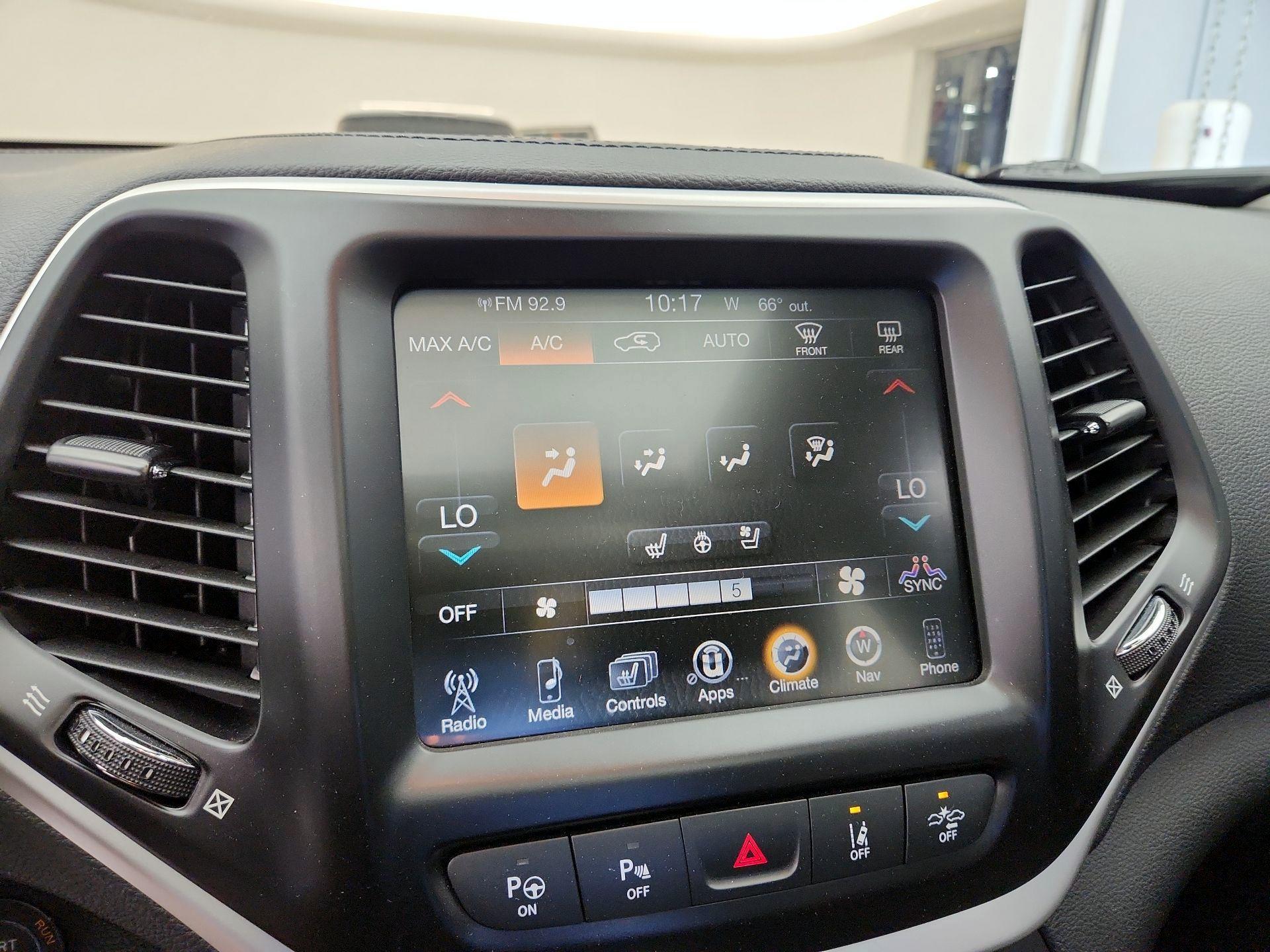 Thumbnail: 2014 Jeep Cherokee - 17