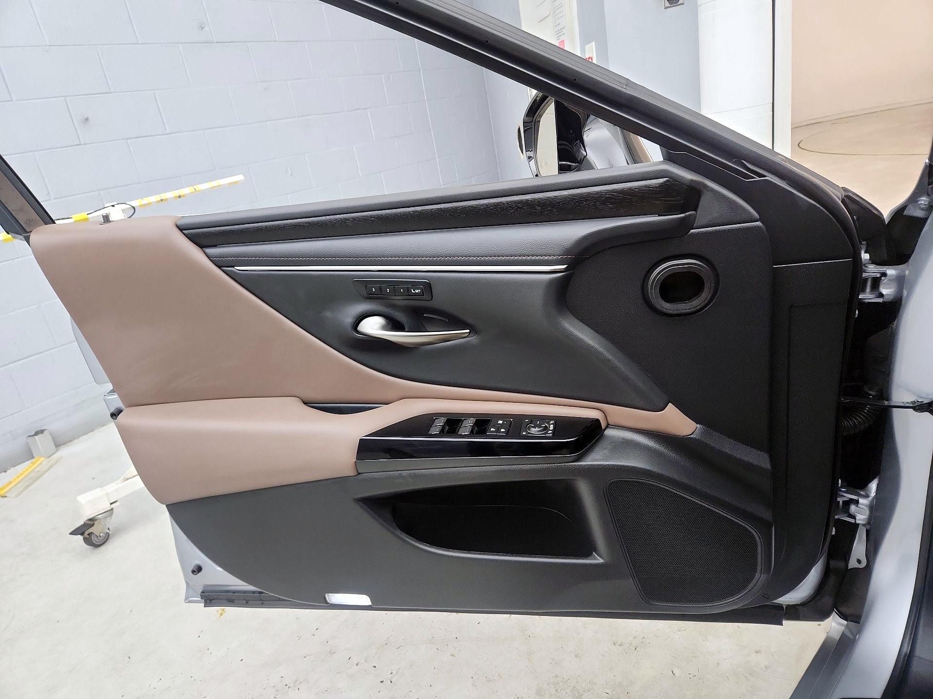 Thumbnail: 2025 Lexus ES - 12