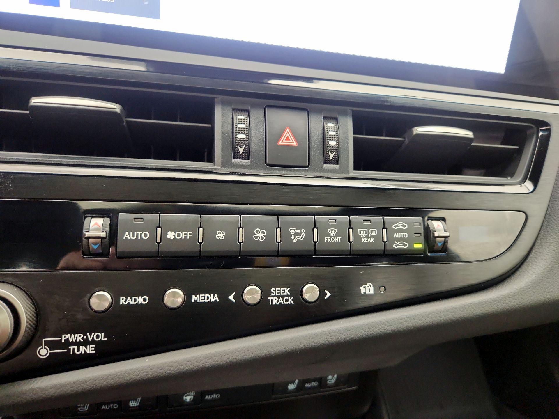 Thumbnail: 2025 Lexus ES - 17