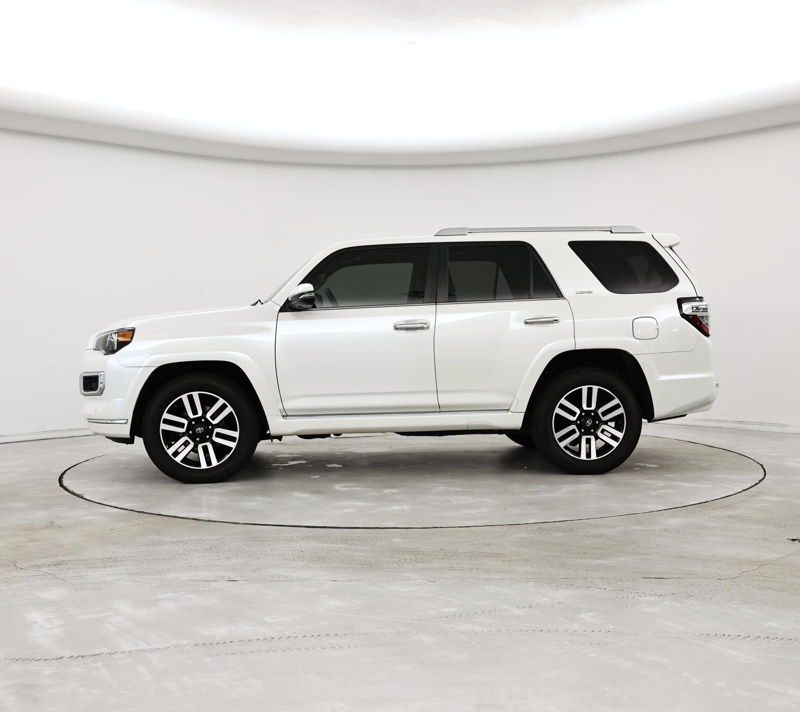 Thumbnail: 2019 Toyota 4Runner - 3