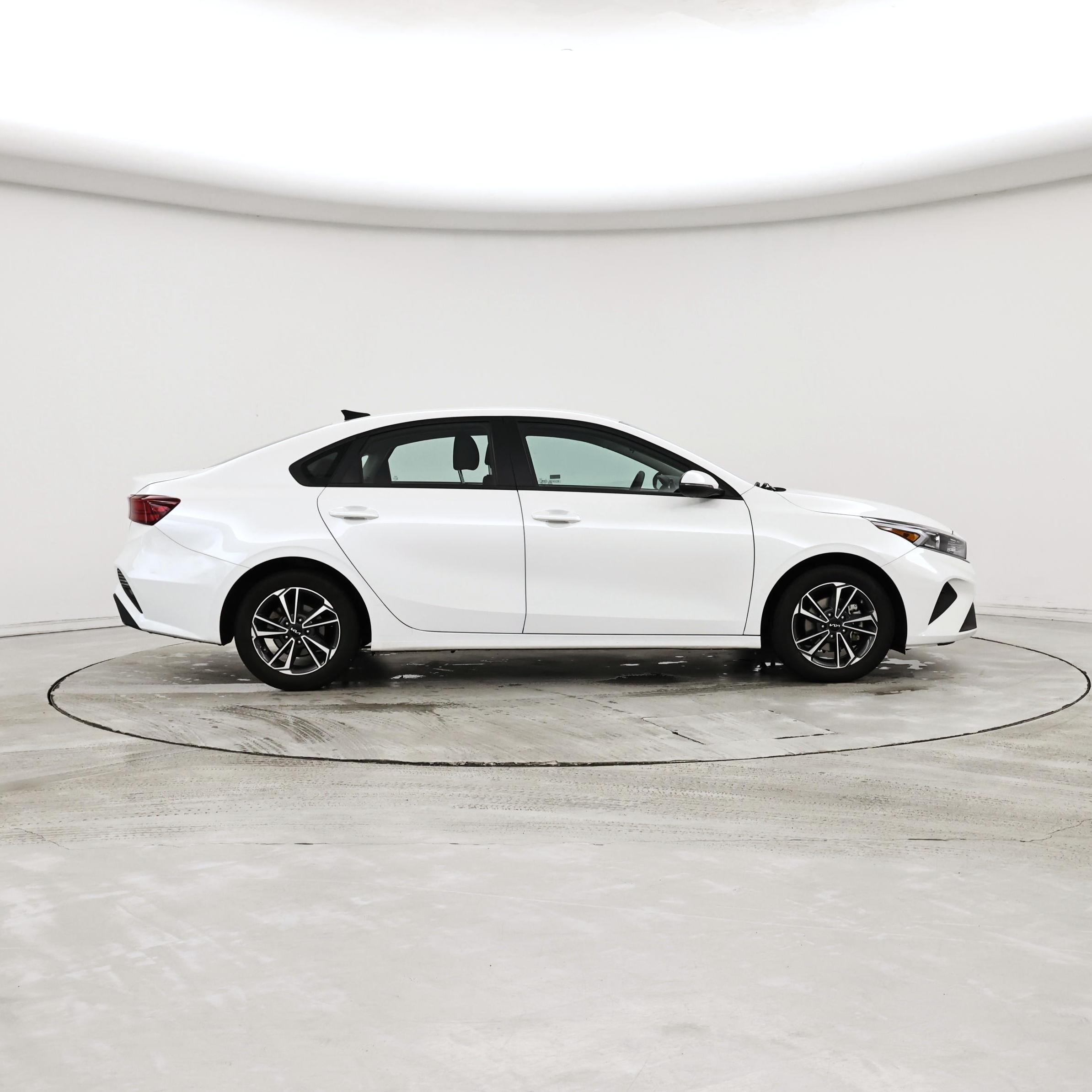 Thumbnail: 2023 Kia Forte - 7