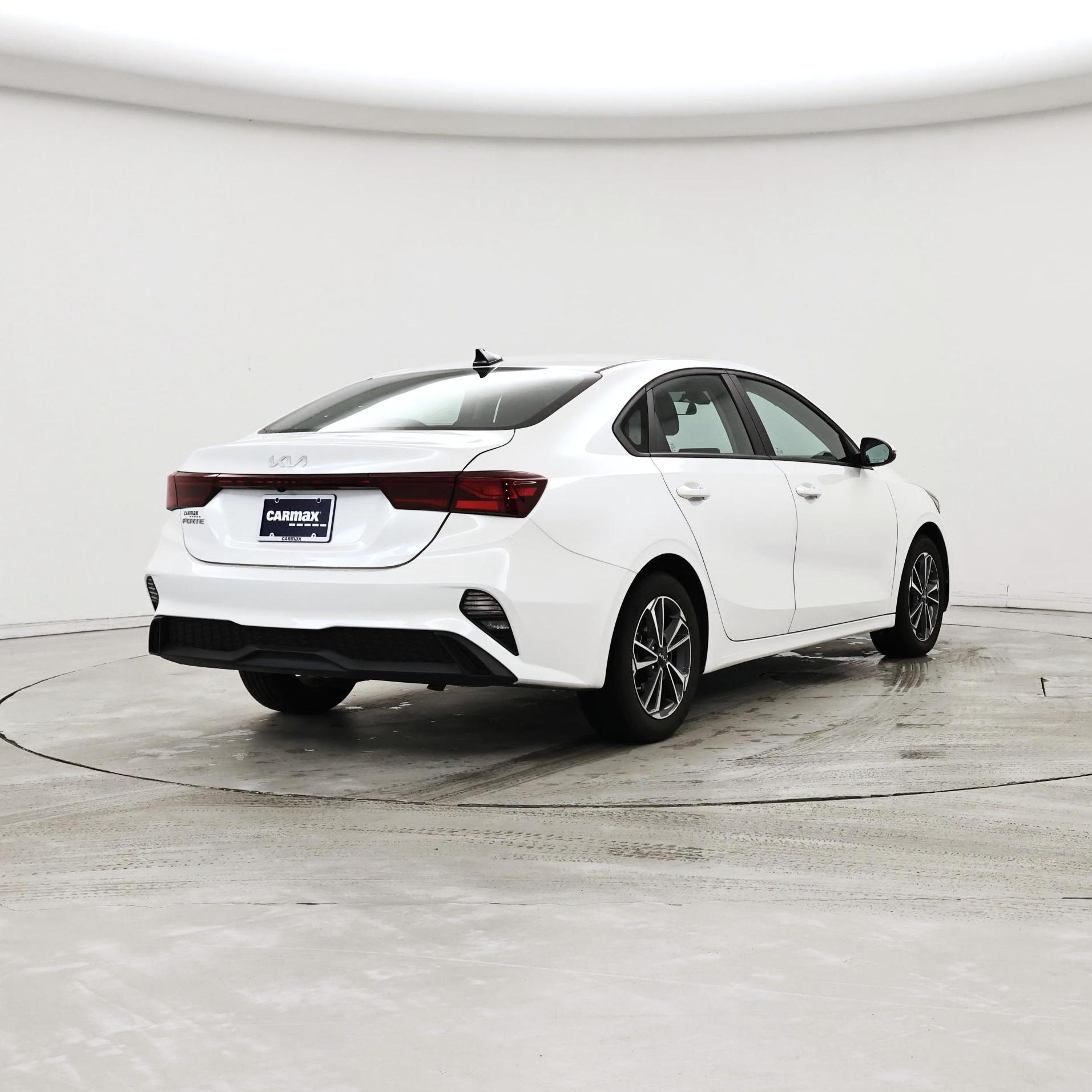Thumbnail: 2023 Kia Forte - 8