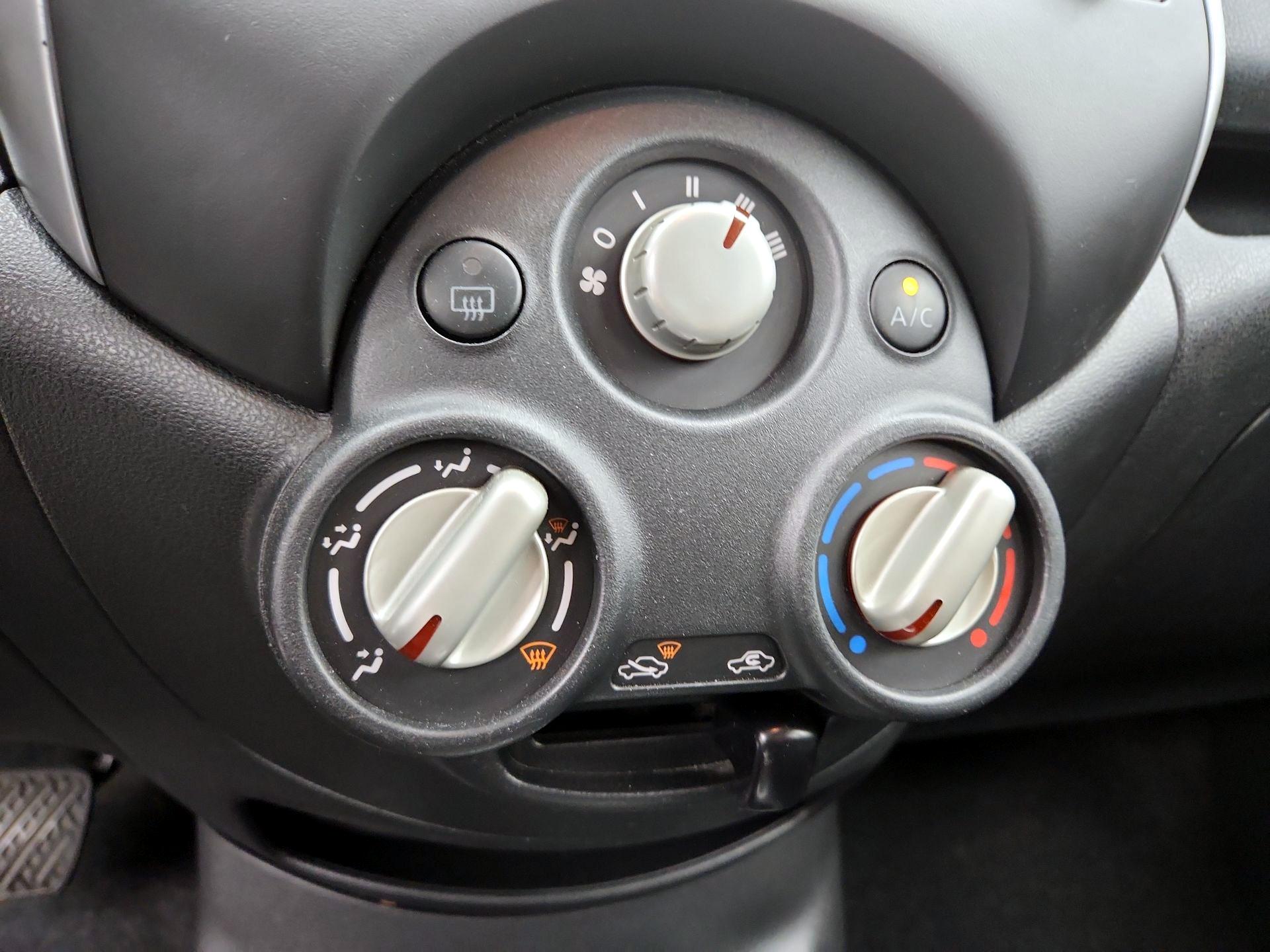 Thumbnail: 2014 Nissan Versa Note - 17