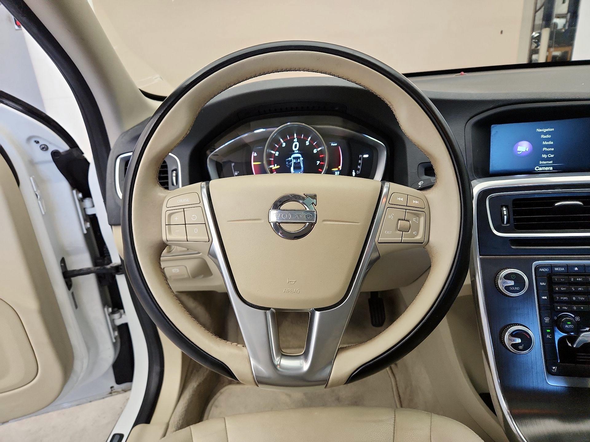 Thumbnail: 2015 Volvo S60 - 10