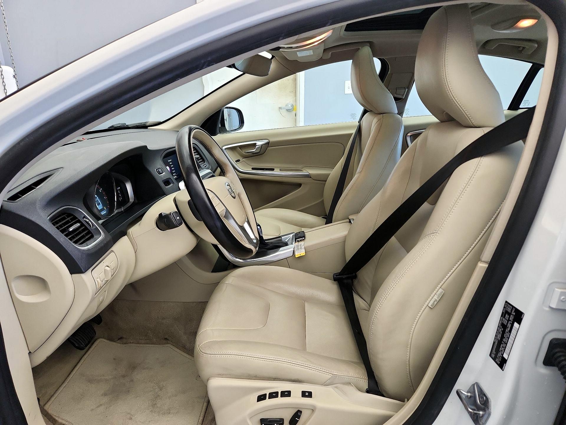 Thumbnail: 2015 Volvo S60 - 11