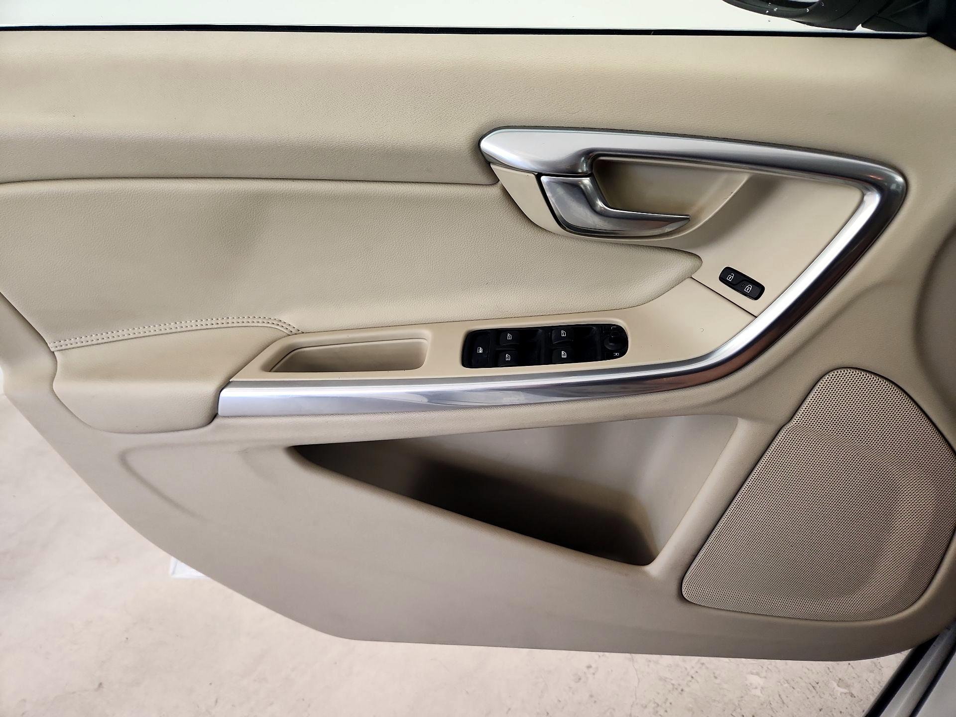Thumbnail: 2015 Volvo S60 - 12