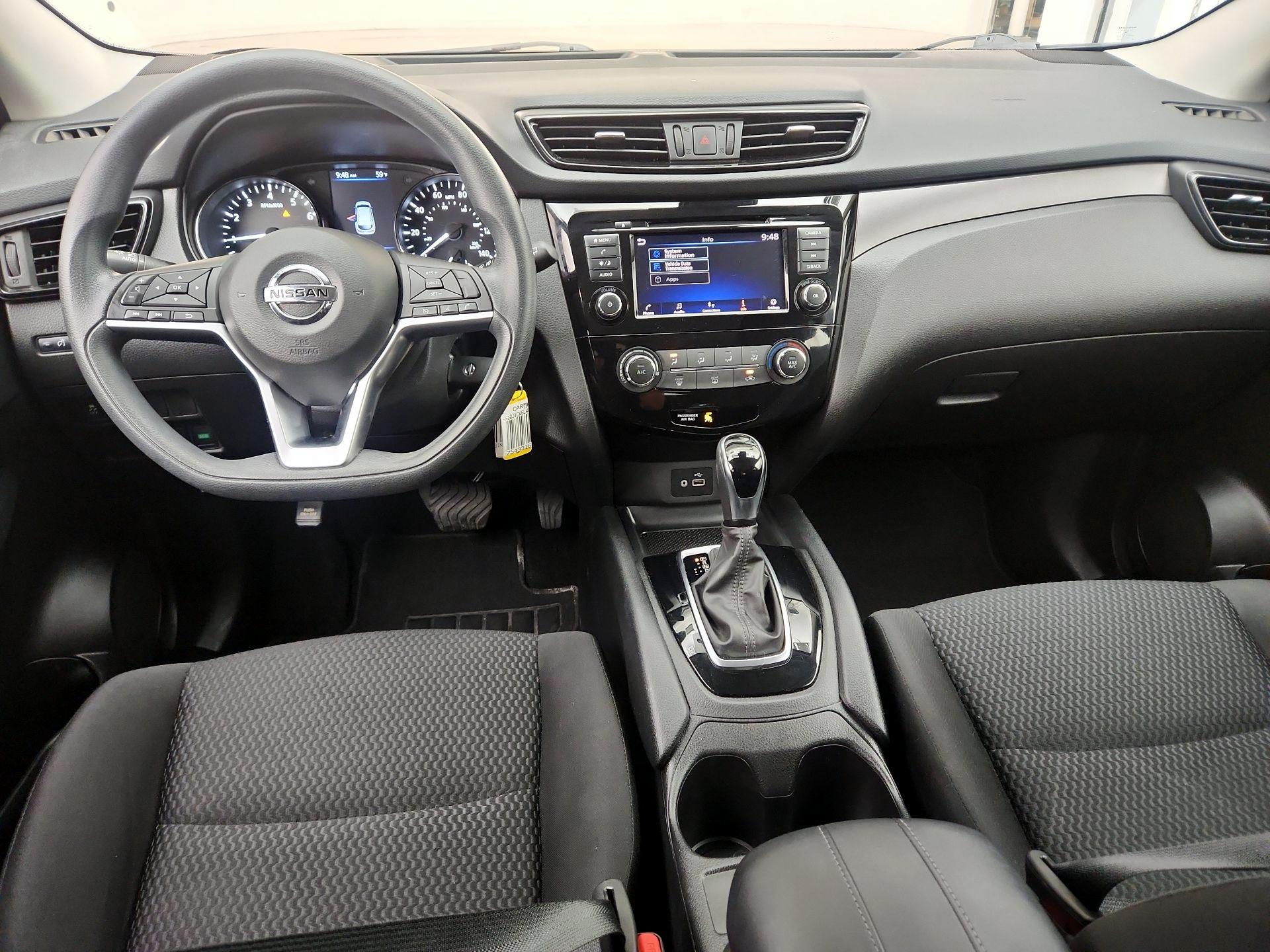 Thumbnail: 2020 Nissan Rogue Sport - 9