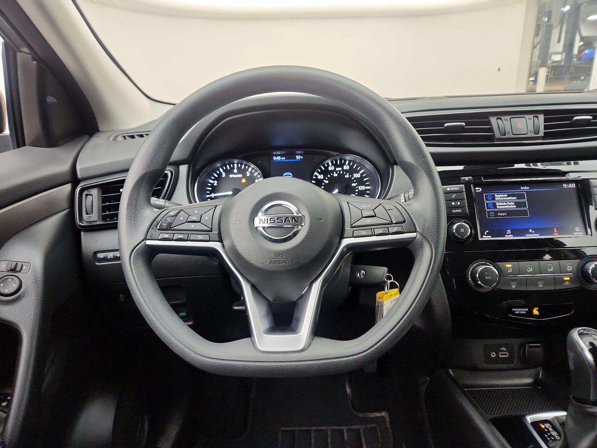 Thumbnail: 2020 Nissan Rogue Sport - 10