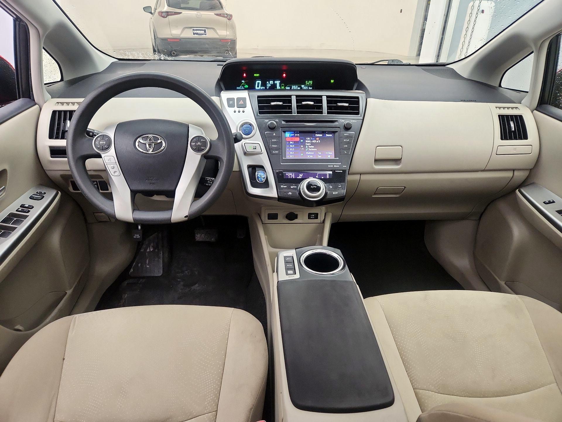 Thumbnail: 2014 Toyota Prius v - 9