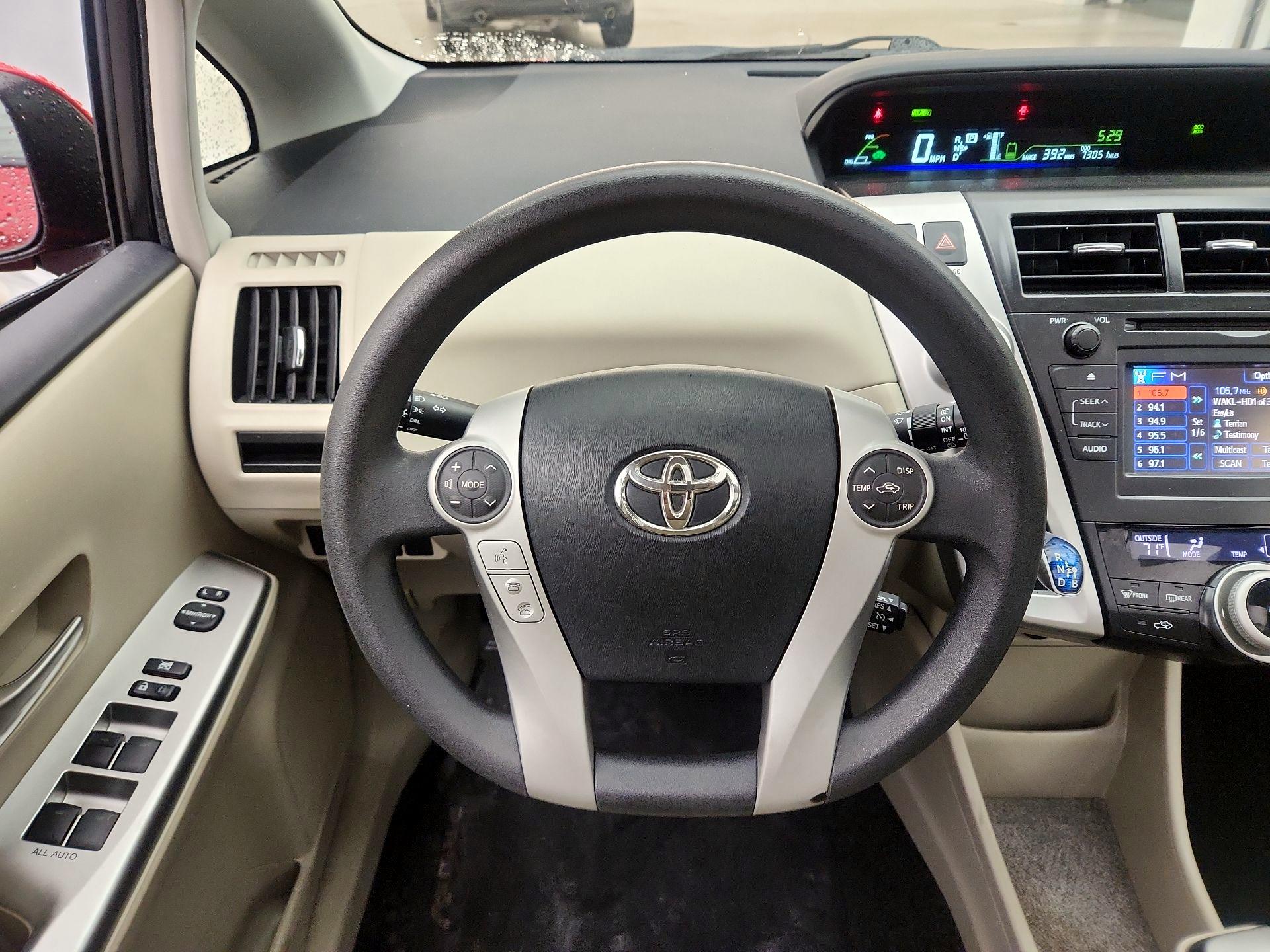 Thumbnail: 2014 Toyota Prius v - 10