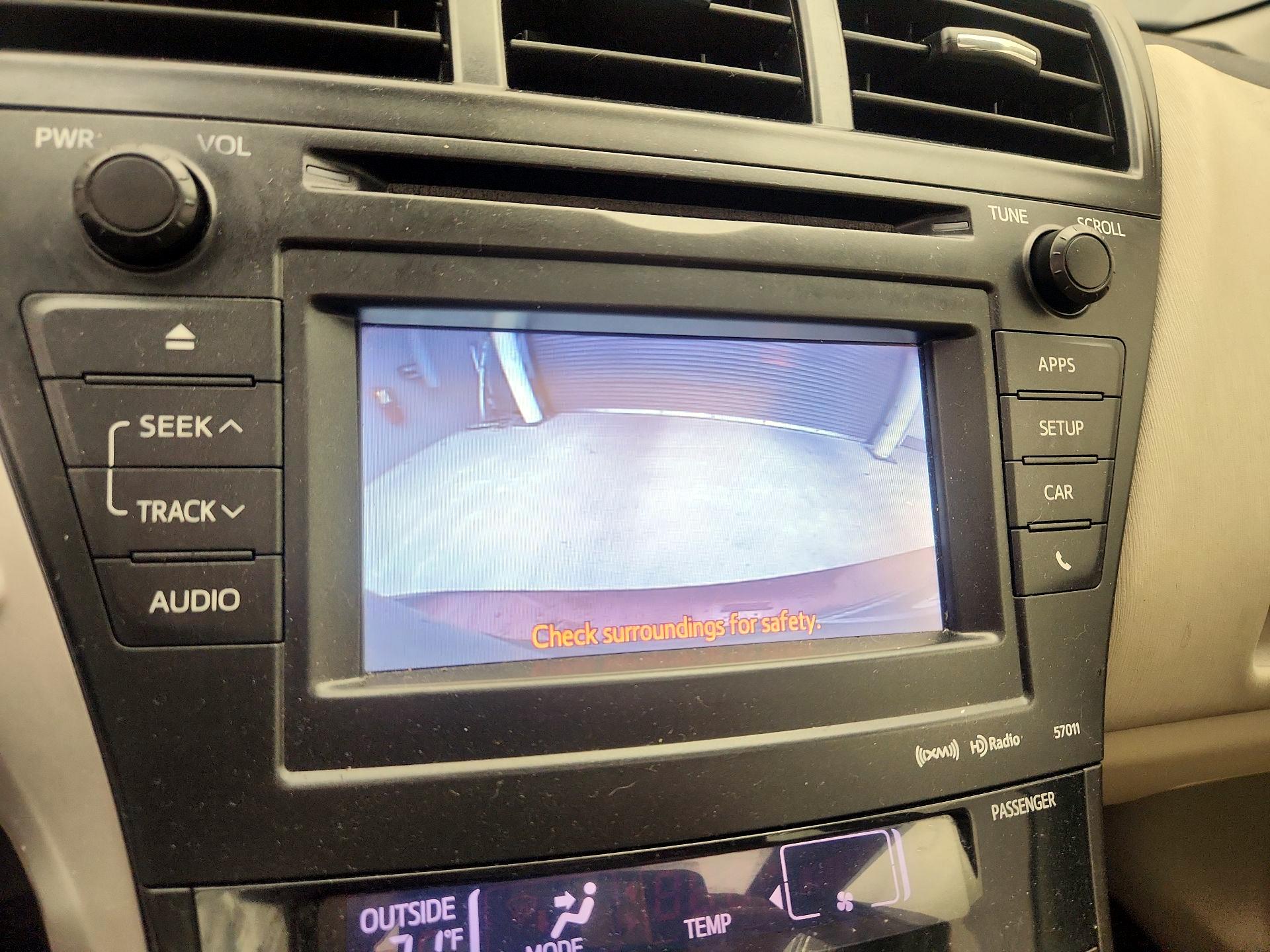 Thumbnail: 2014 Toyota Prius v - 15