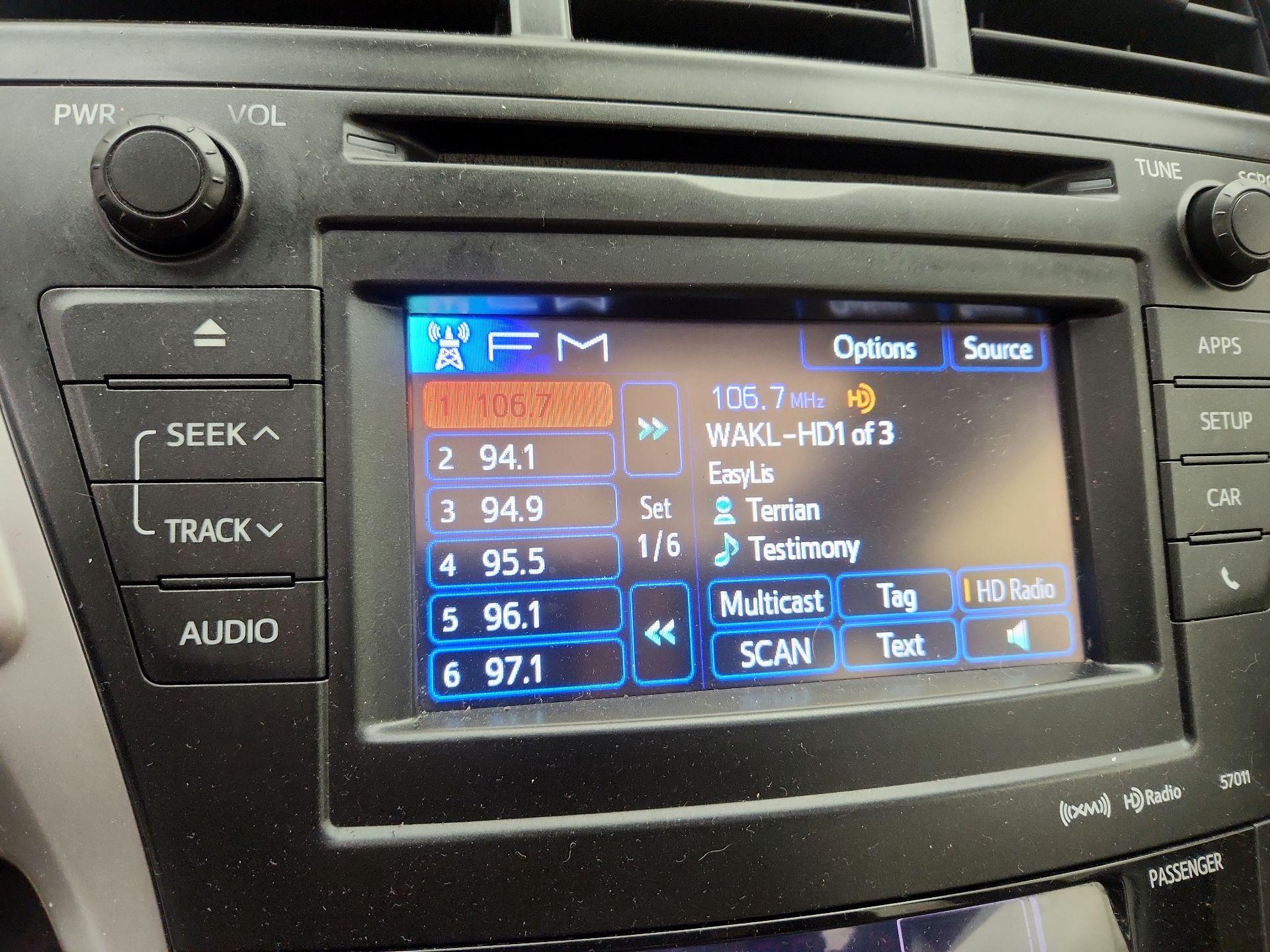 Thumbnail: 2014 Toyota Prius v - 16