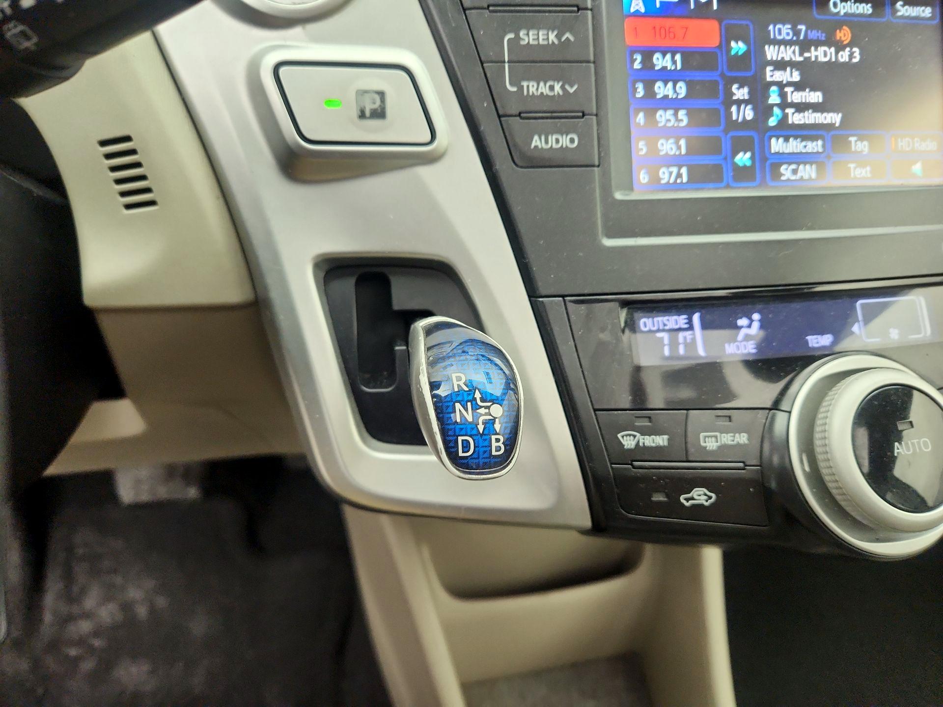 Thumbnail: 2014 Toyota Prius v - 18